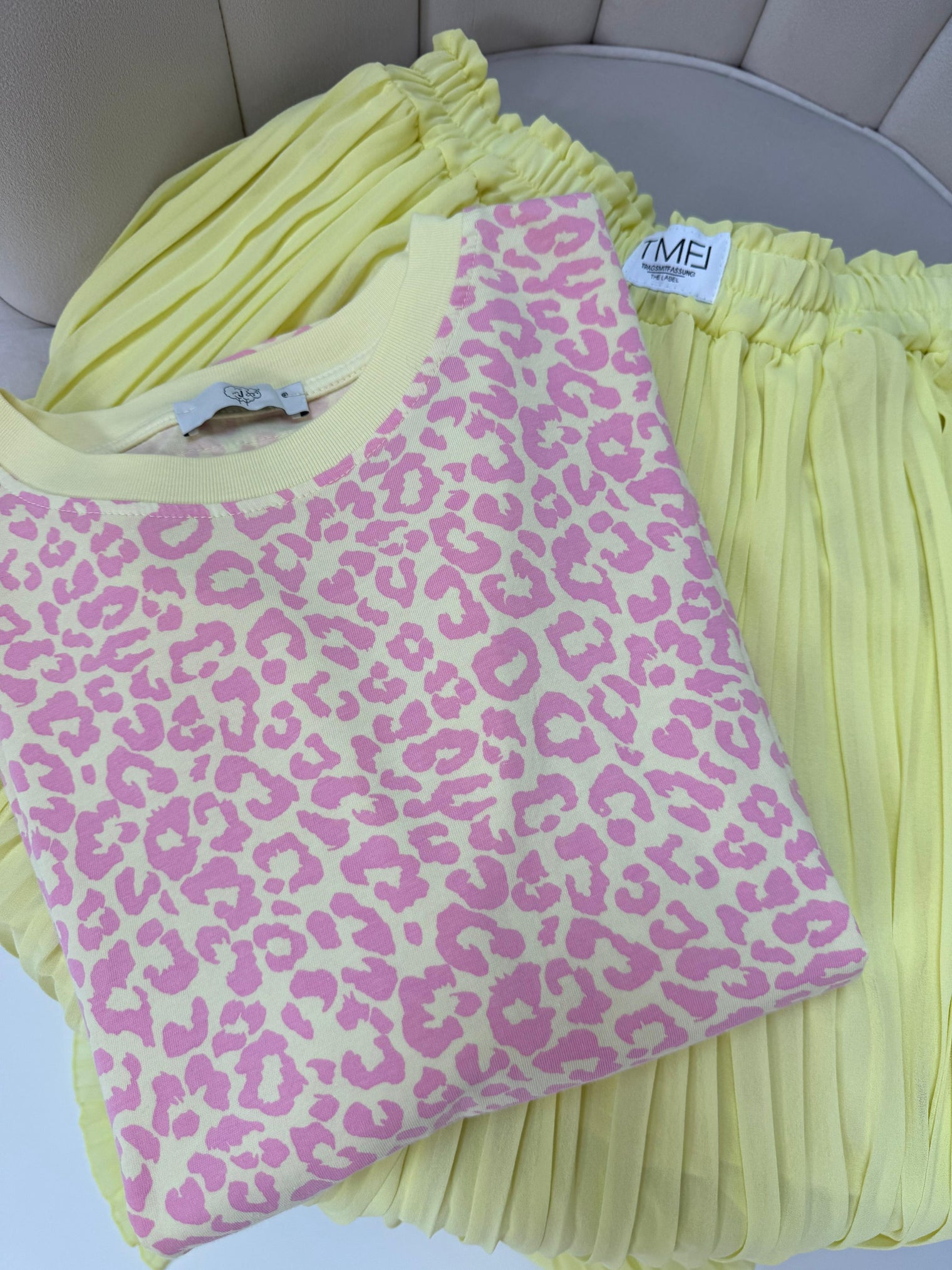 Signature Plisseehose buttermilk lemon mit Patch