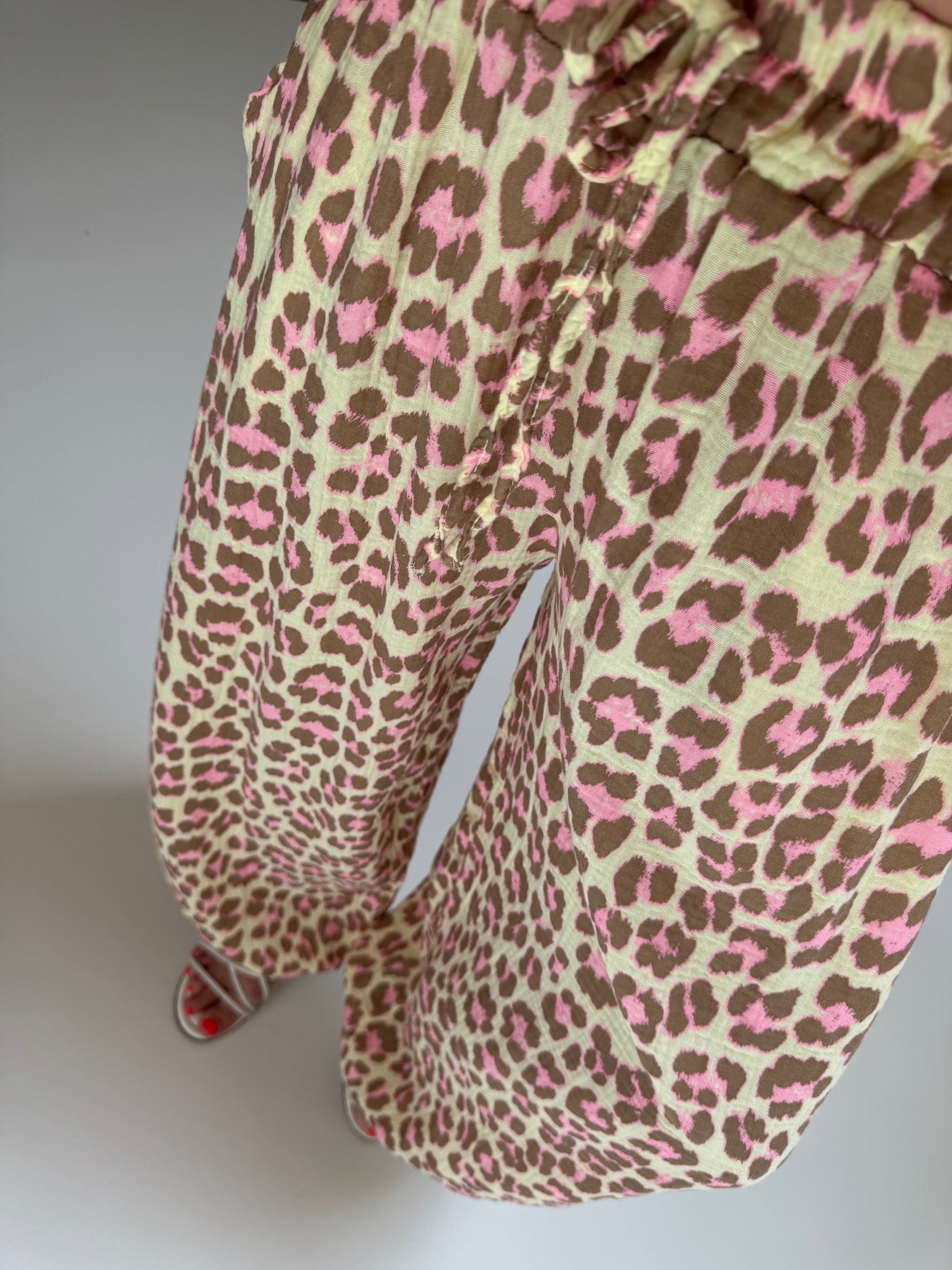 Musselin Ballon Hose creme LEO POWER beige/rosa