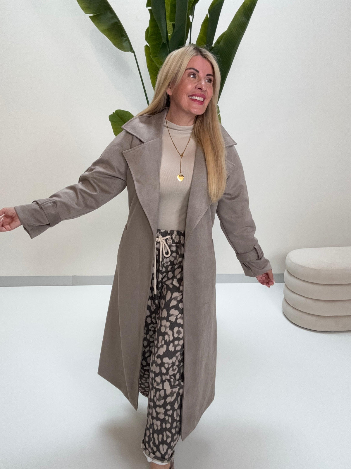 Velours Trenchcoat COZY KISS mit LEO Innenfutter storm grey