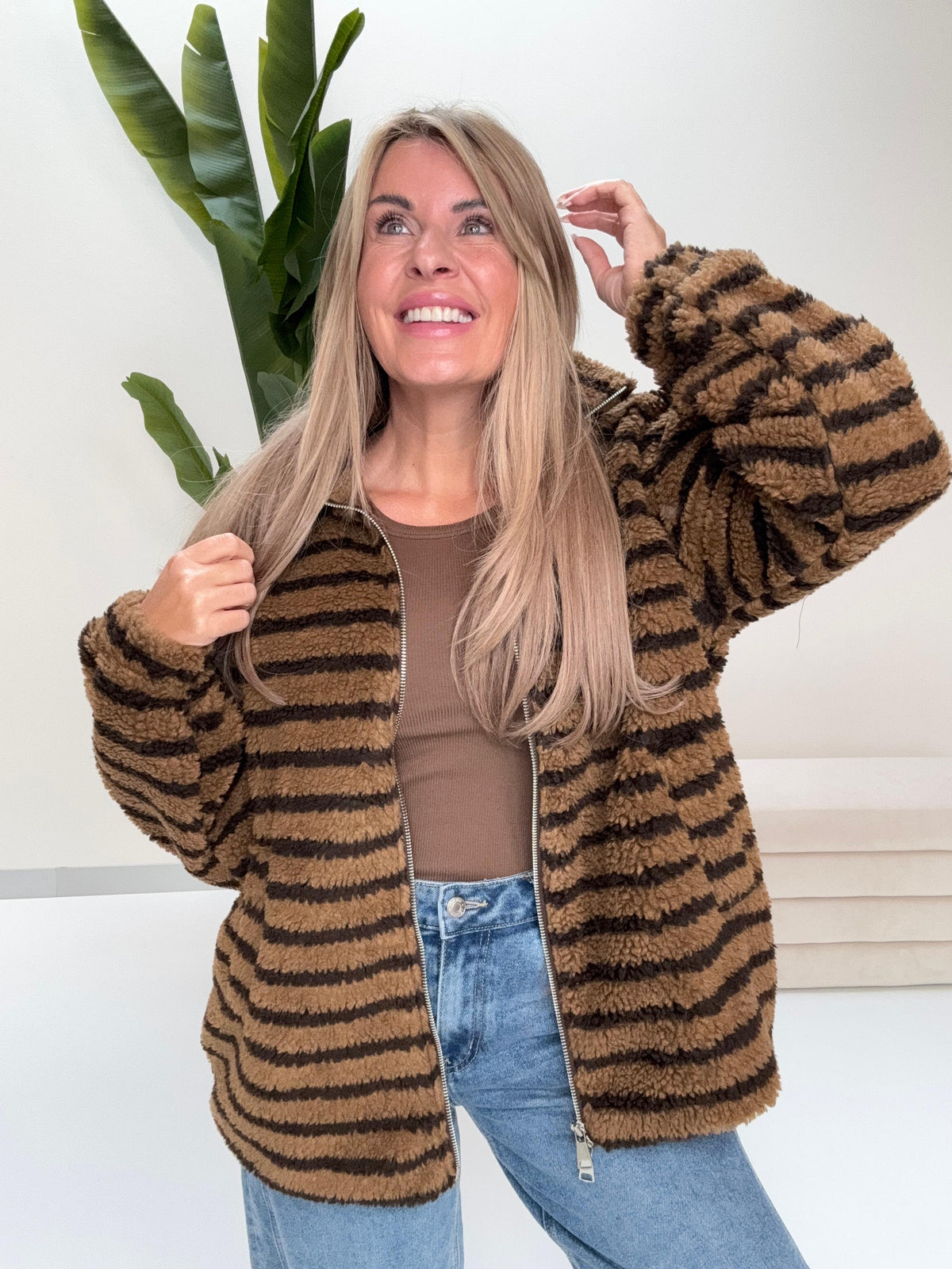 Teddy Jacke mit Reißverschluss toffee/dark chocolate gestreift