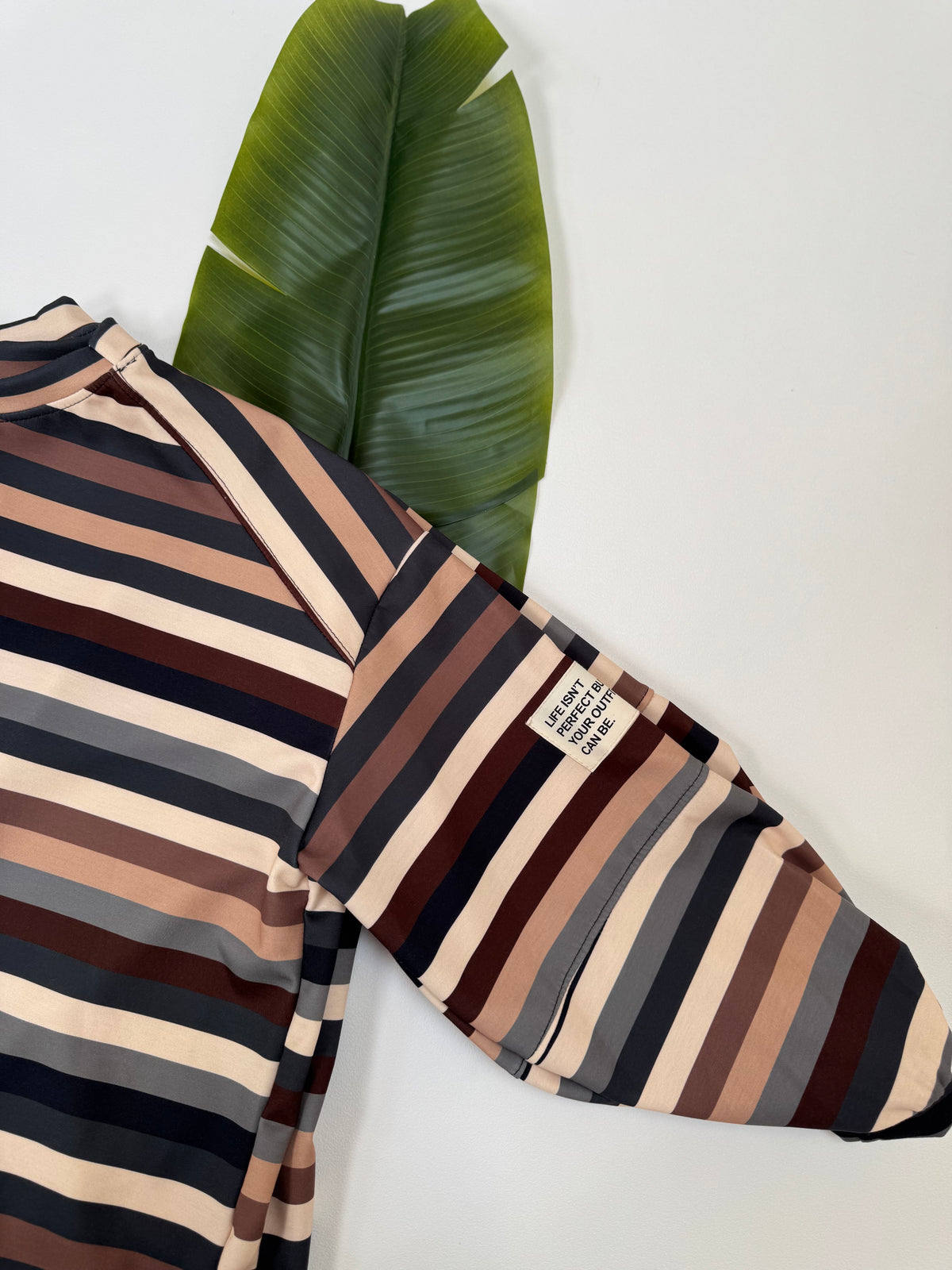 Butterstoff Sweater mit Patch am Ärmel SMALL STRIPES schwarz/braun/beige/creme/grau