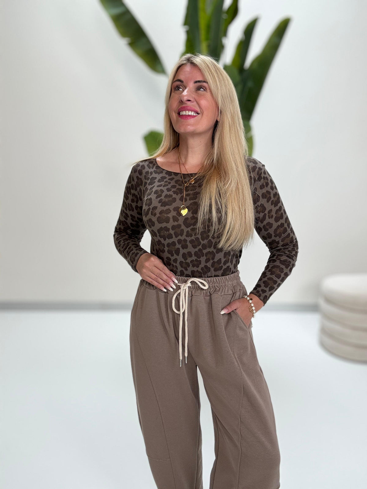 Stylische Barrel Hose COZY MYSTIQUE taupe mit Tunnelzug
