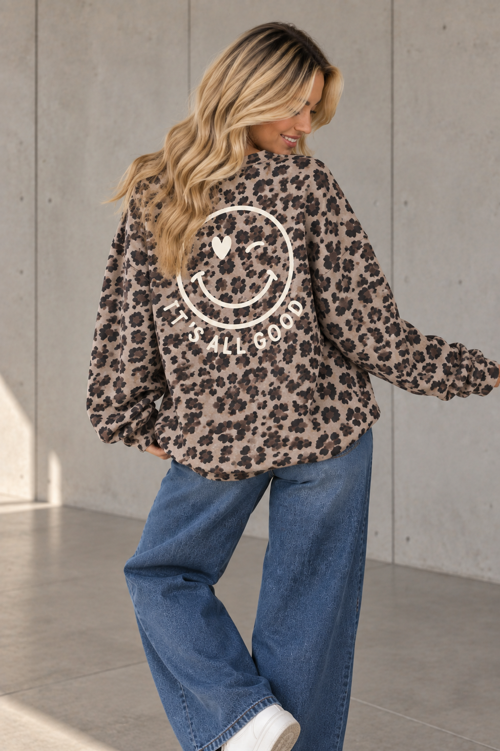 Oversize Sweater taupe Leo ITS ALL GOOD creme mit Rückenprint