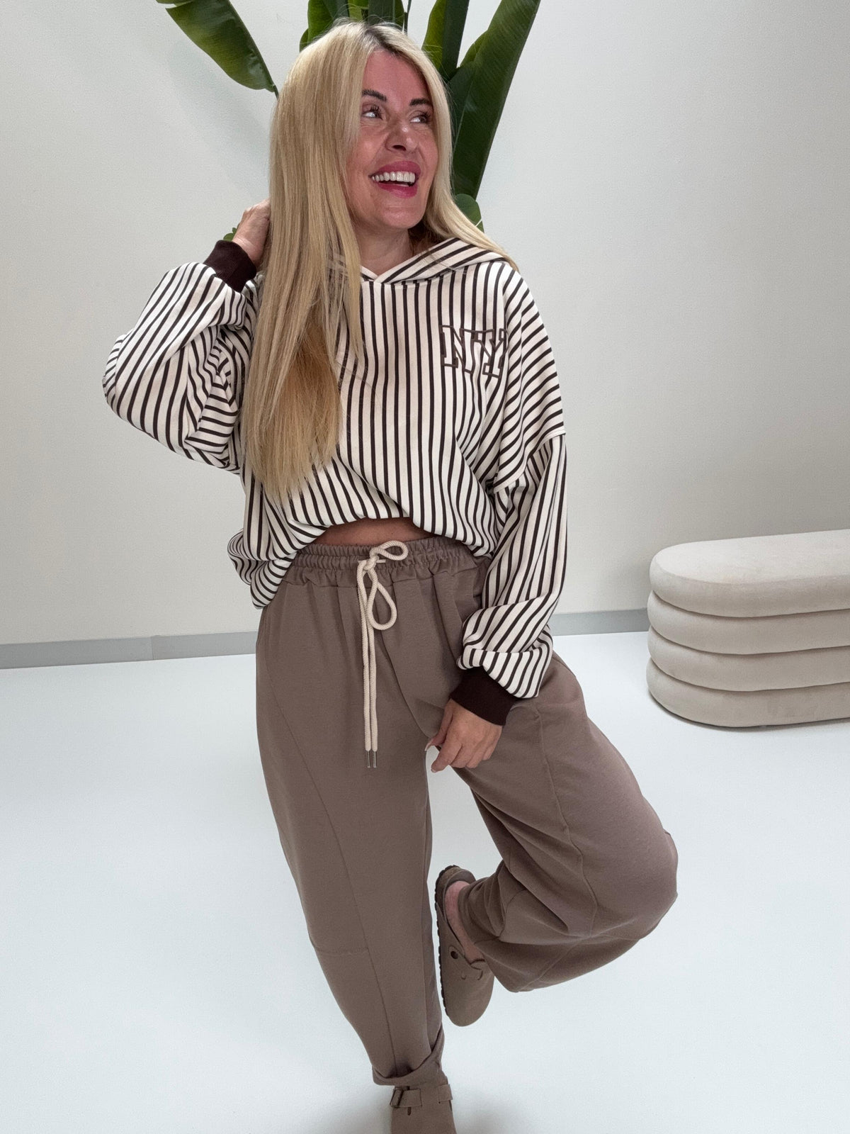Hochwertiger Hoodie creme/coffee gestreift NEW YORK