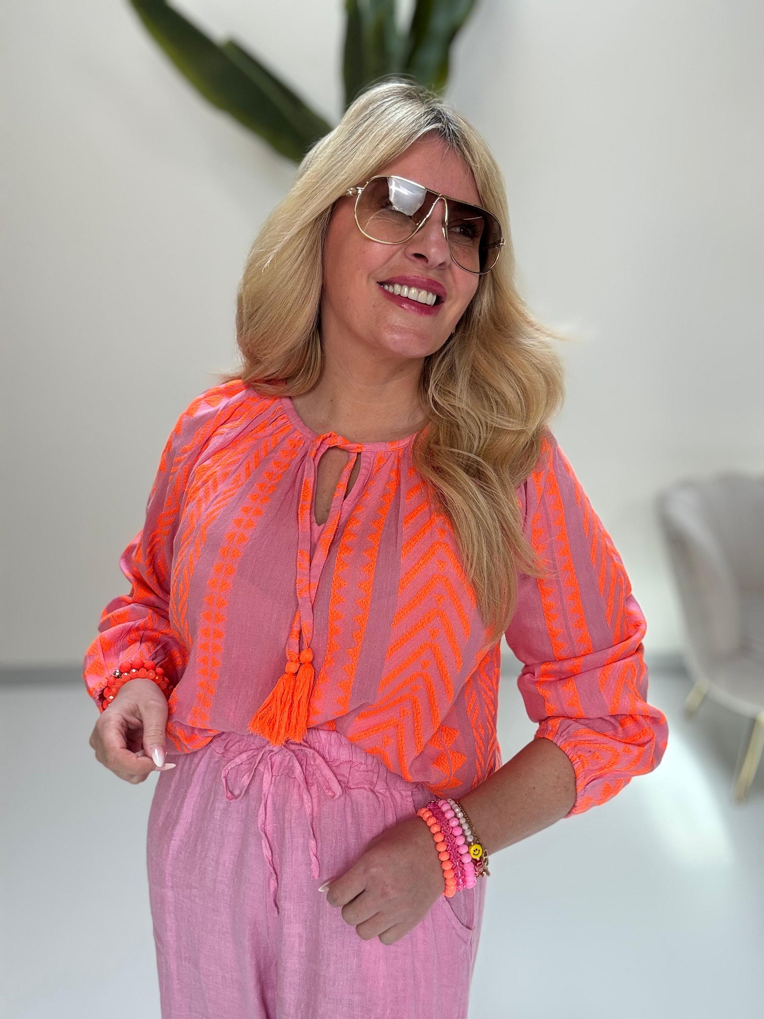 Bluse BOHO BASH rosa/orange mit Quastenbändchen