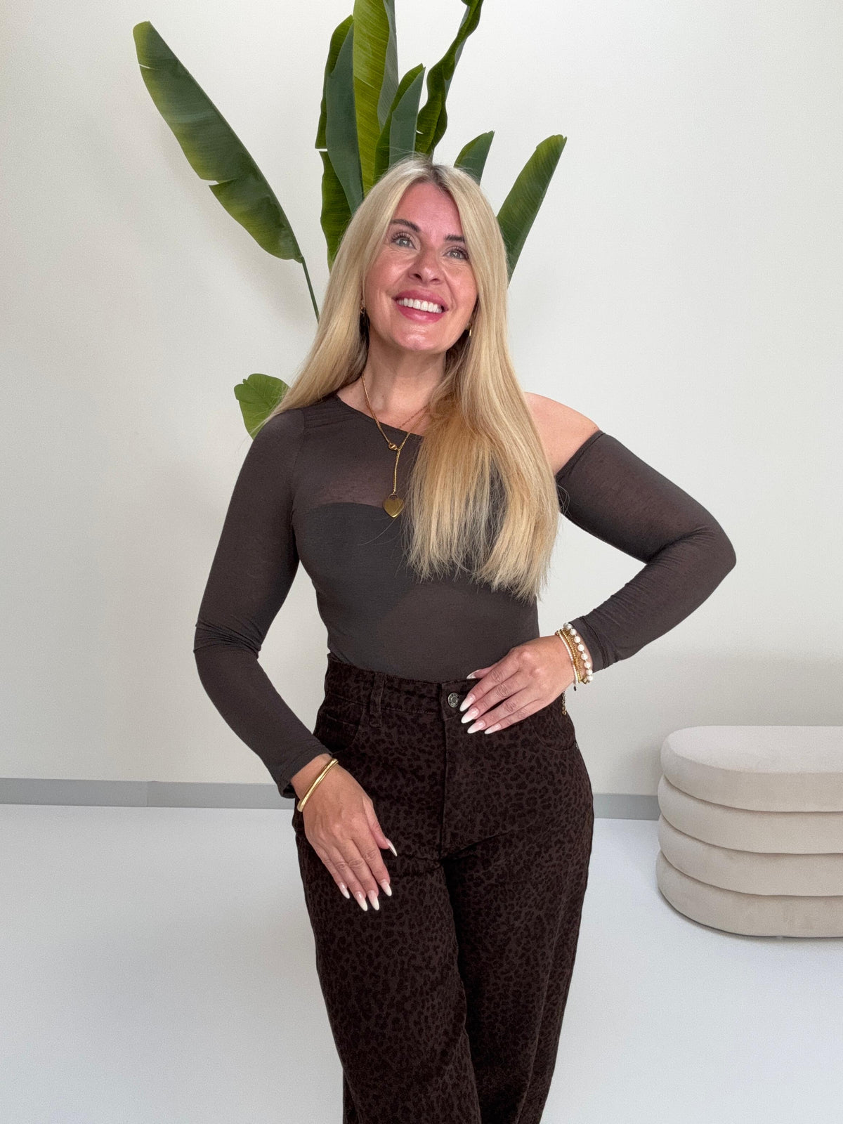 Stretchy One Off-Shoulder Longsleeve coffee leicht transparent