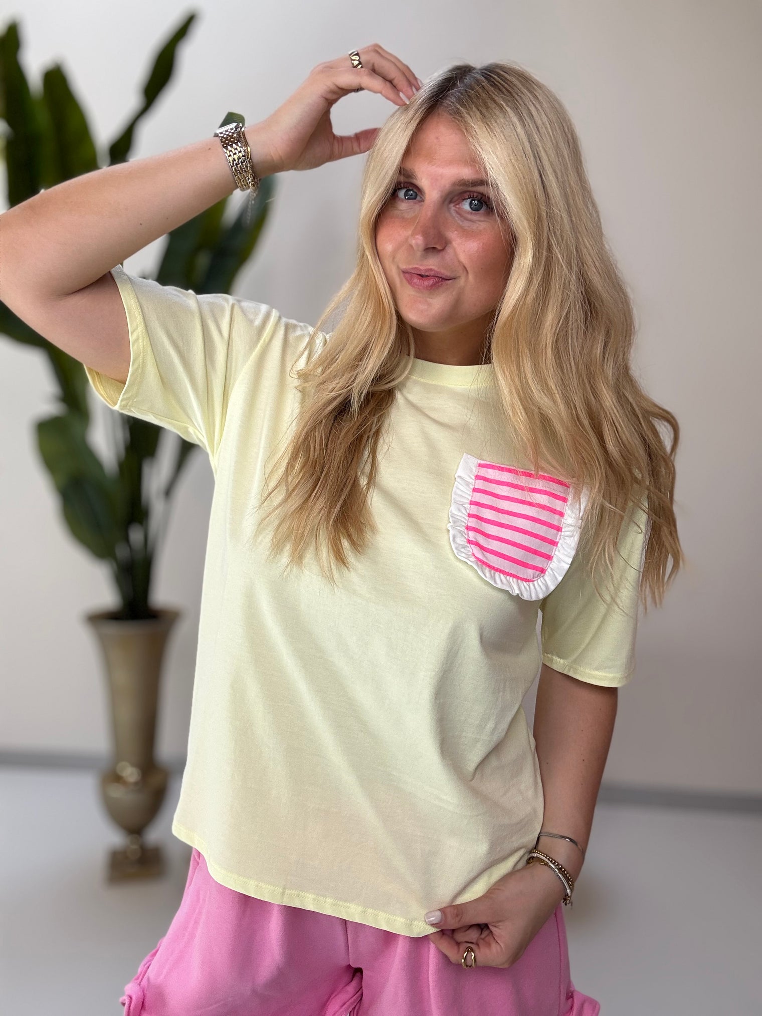 Shirt mit kleiner Brusttasche KISS MY VOLANTS buttermilk lemon