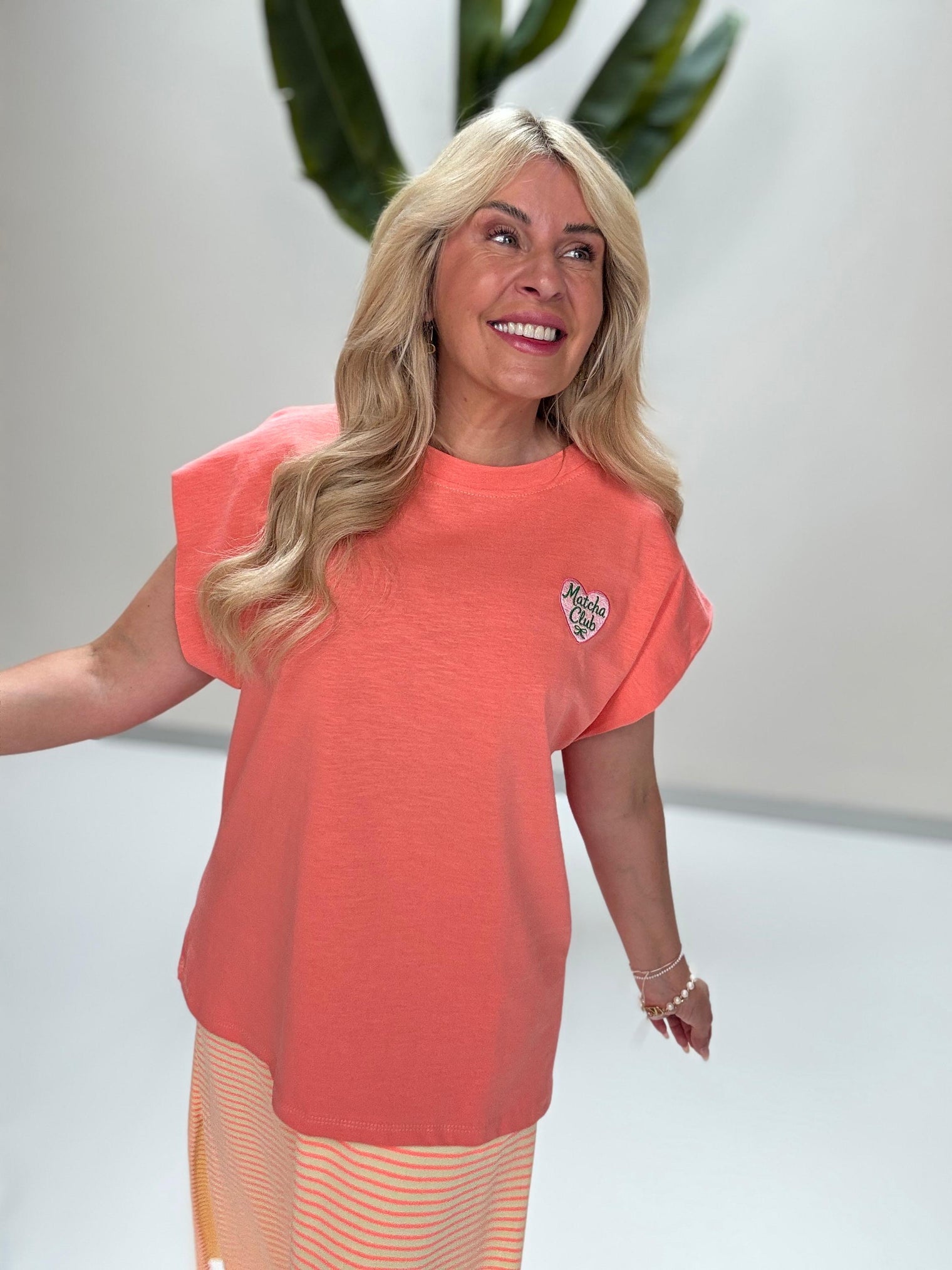 Statement Shirt peach MATCHA CLUB mit gesticktem Herz