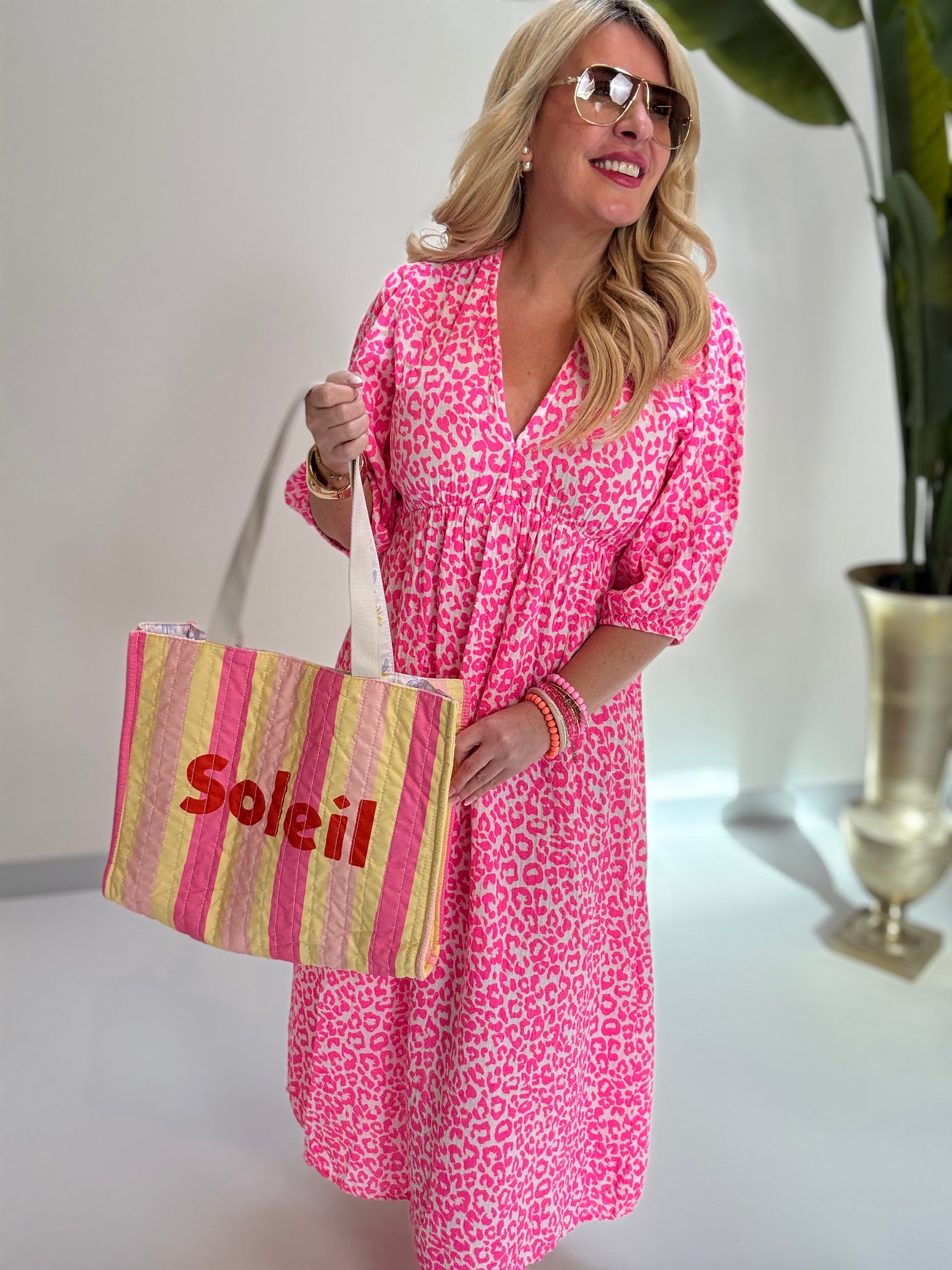 Signature Musselin Kleid weiß Hot rosa