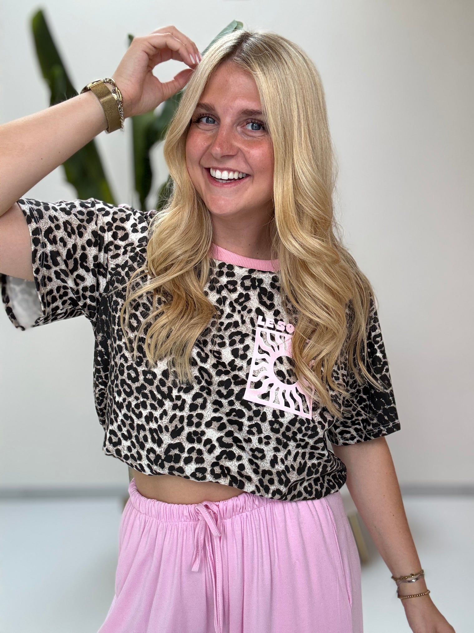 Statement Shirt leo LE SOLEIL ROSA mit seitlichen Streifen