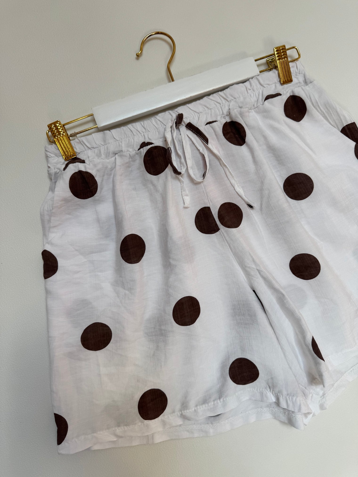 Leichte Sommer Shorts weiß BIG POLKA DOTS coffee