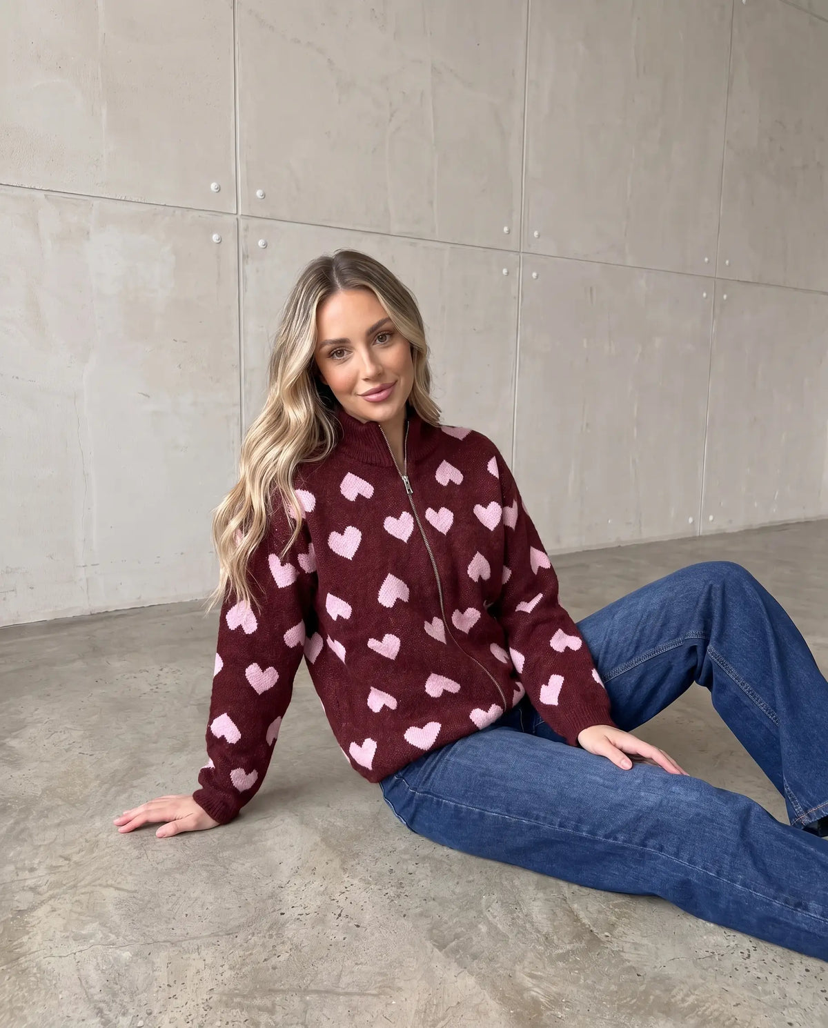 Zipper Strickjacke mit Herzchen burgundy/rosa