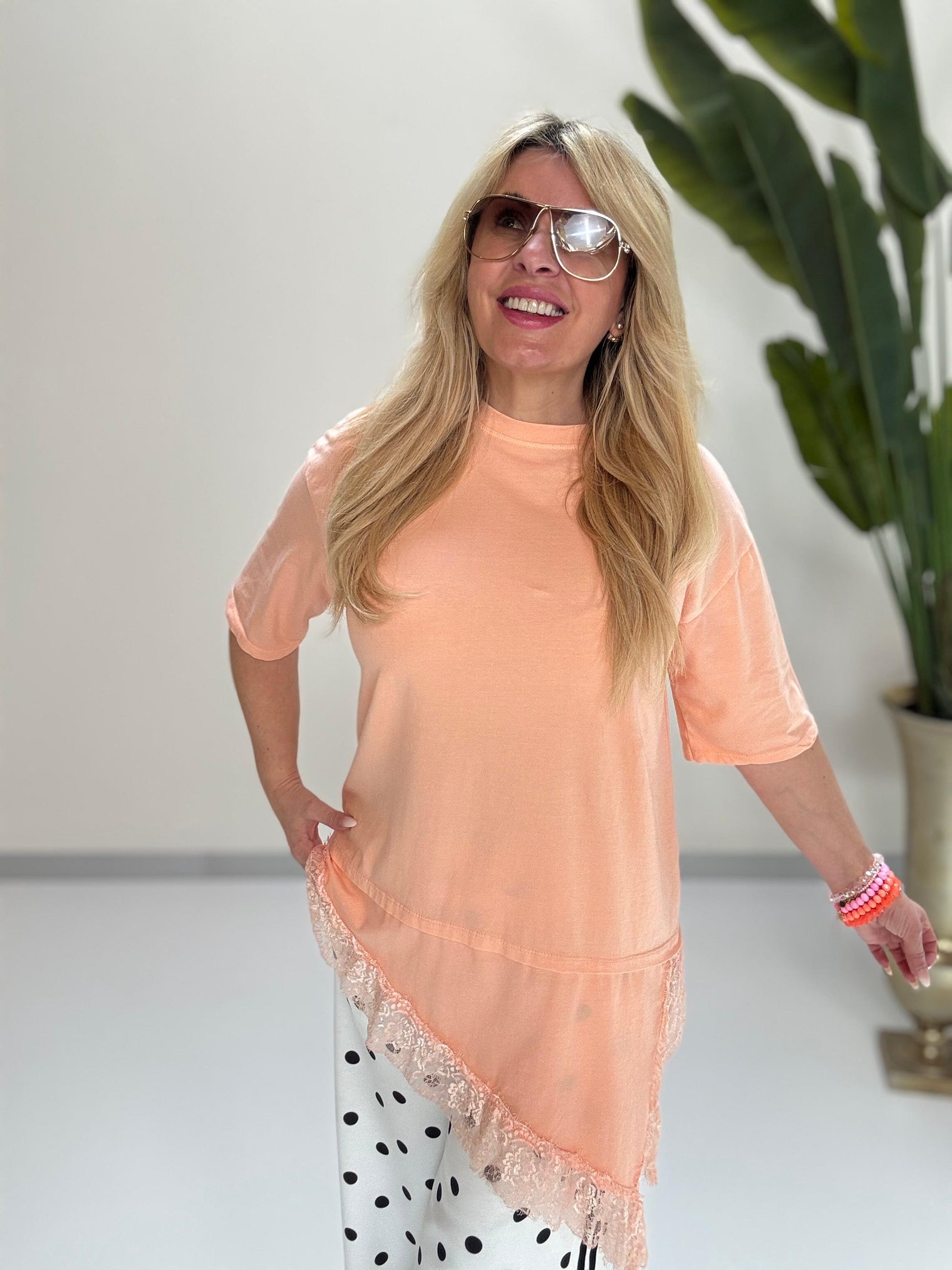 Shirt KISS MY PEACH mit Spitzensaum