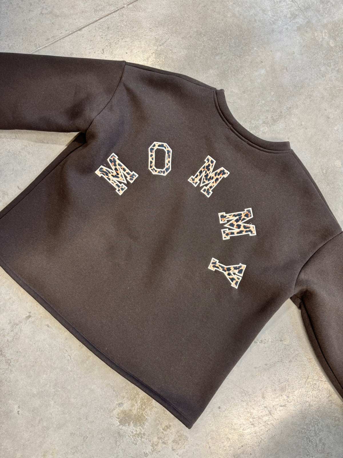 Sweater mit Rückenprint Mommy dunkelbraun