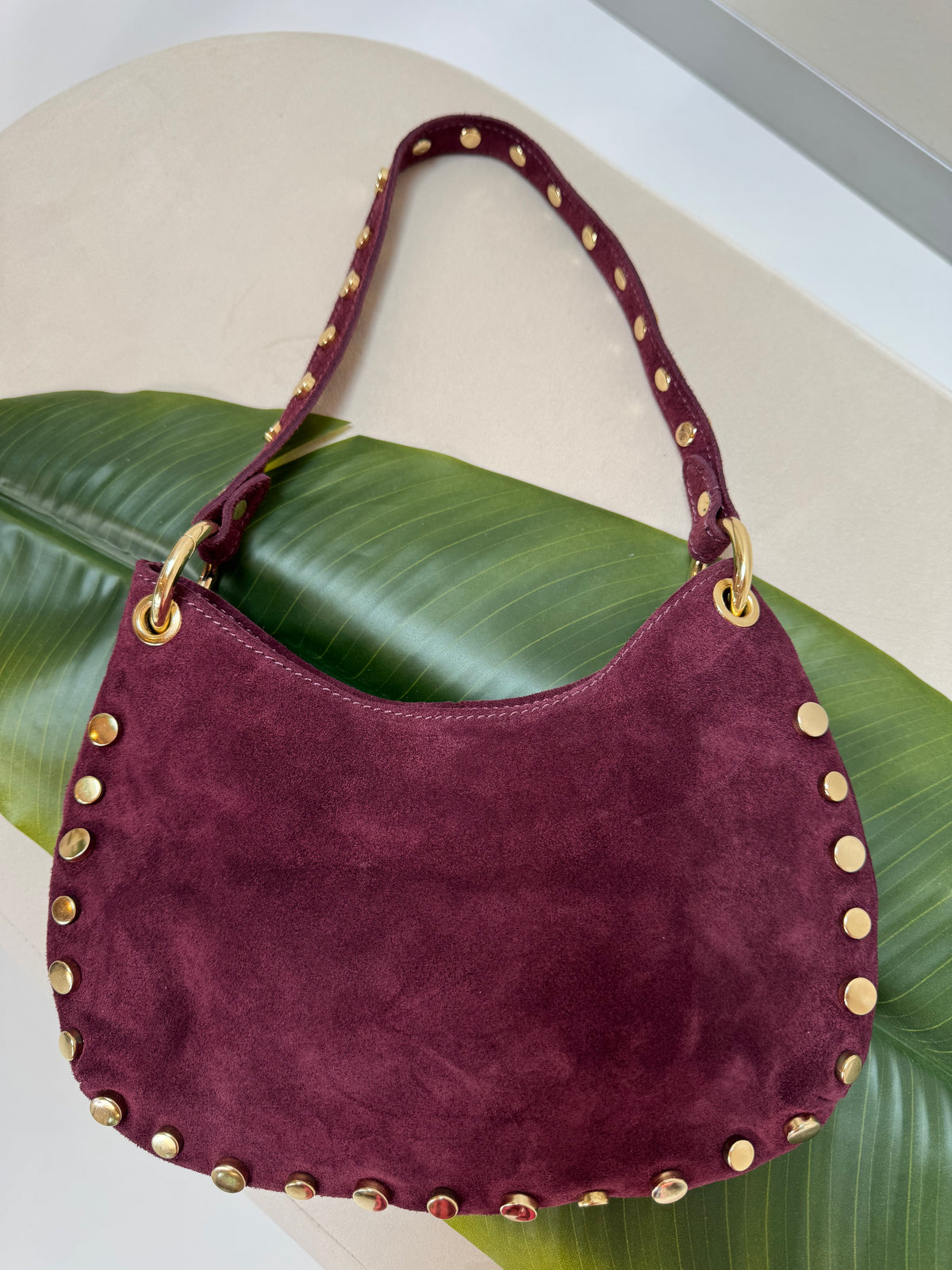 Hänkeltasche burgundy mit goldenen Nieten I mit Umhängegurt