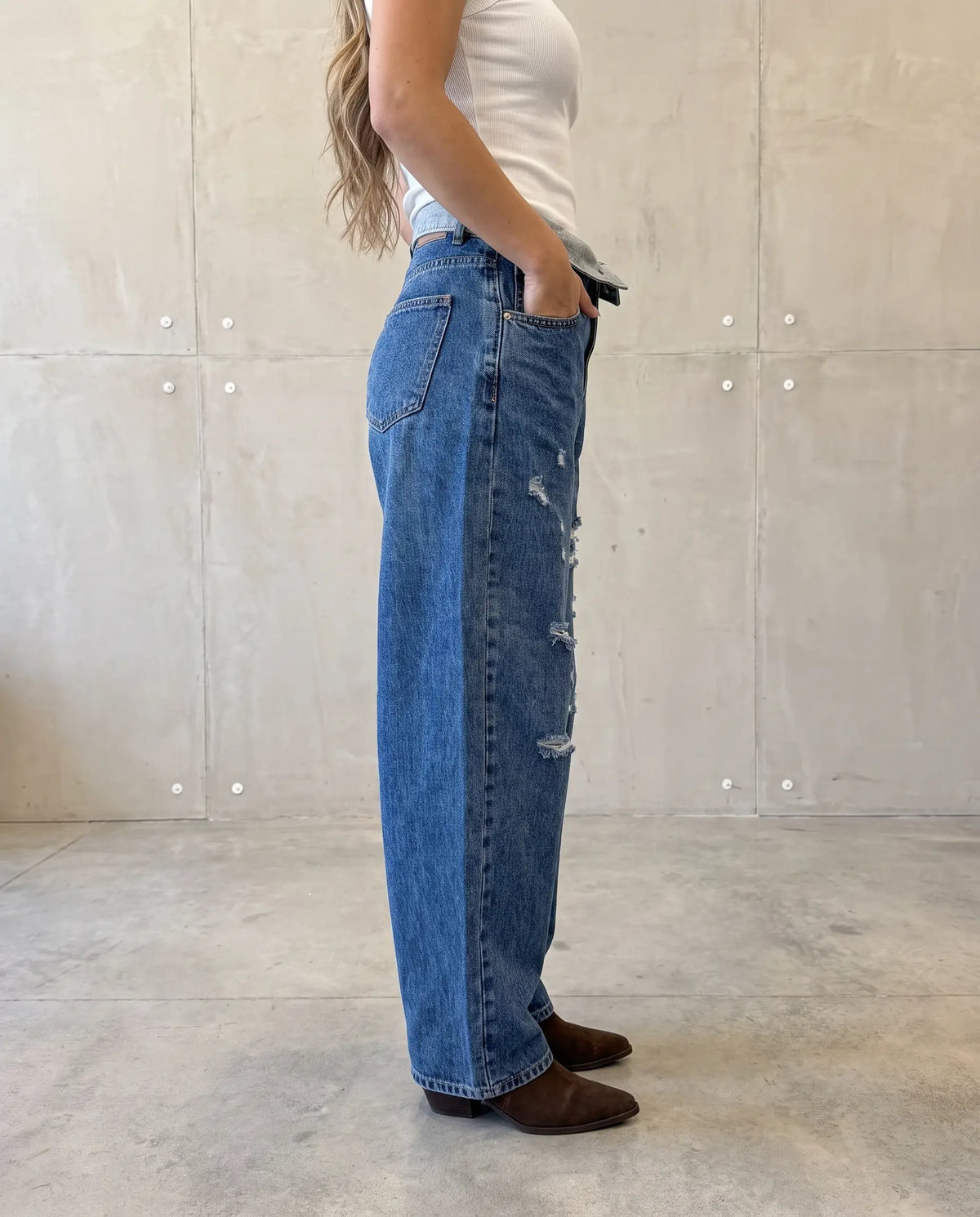 Destroyed Ballon/Barrel Jeans mit umgeklapptem Fashion Bund