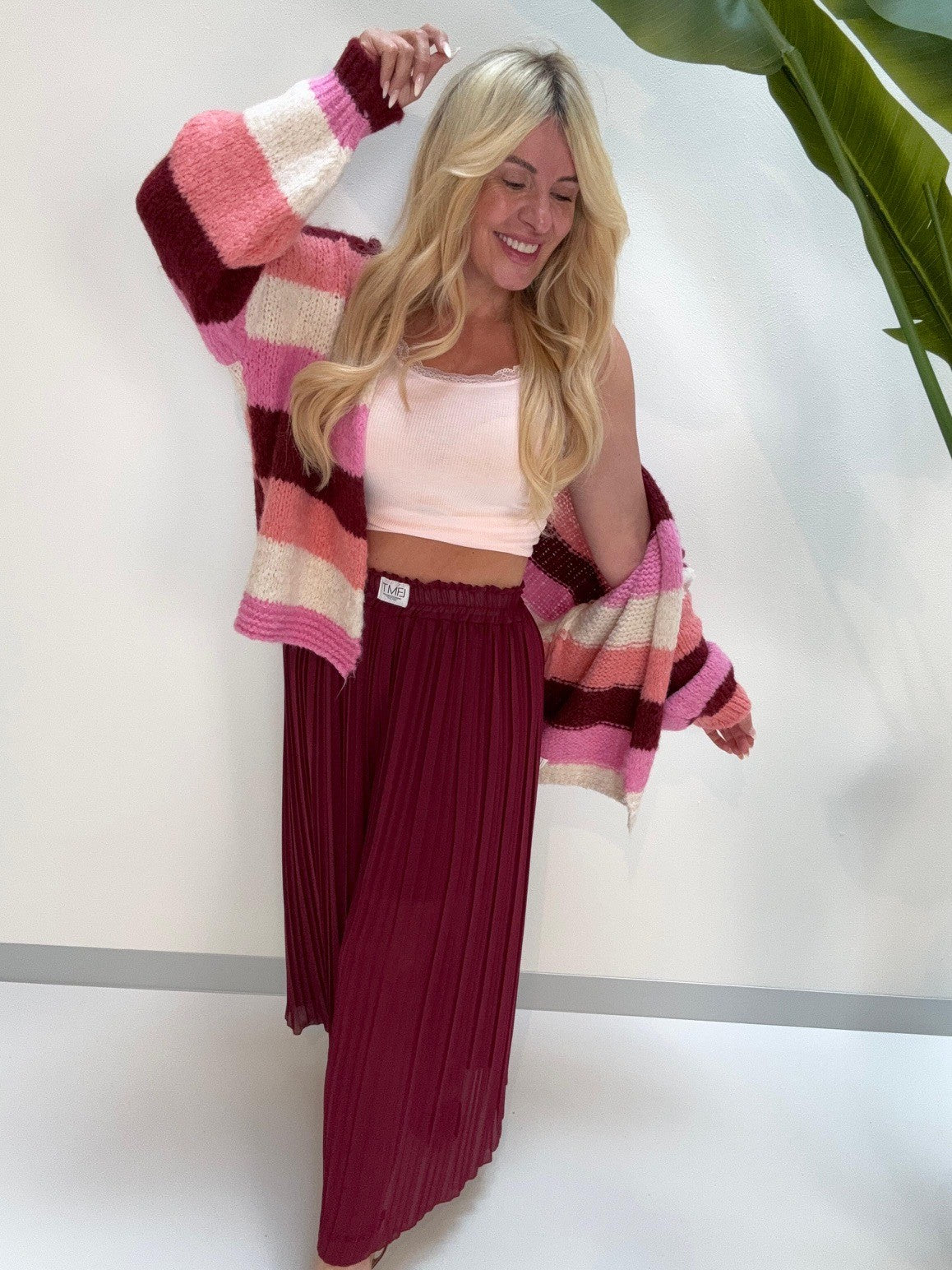 Signature Plisseehose burgundy mit Patch