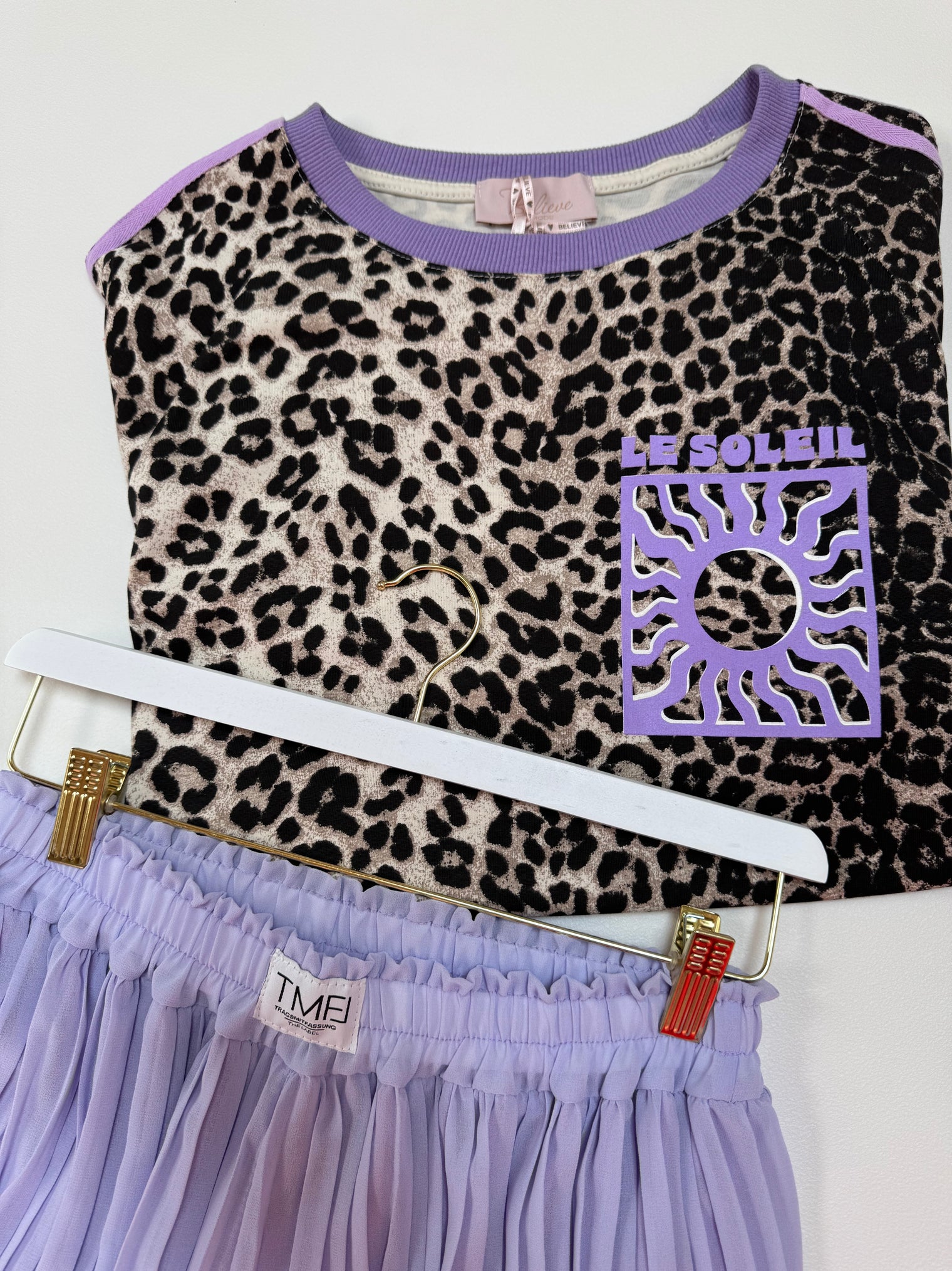 Statement Shirt leo LE SOLEIL FLIEDER mit seitlichen Streifen