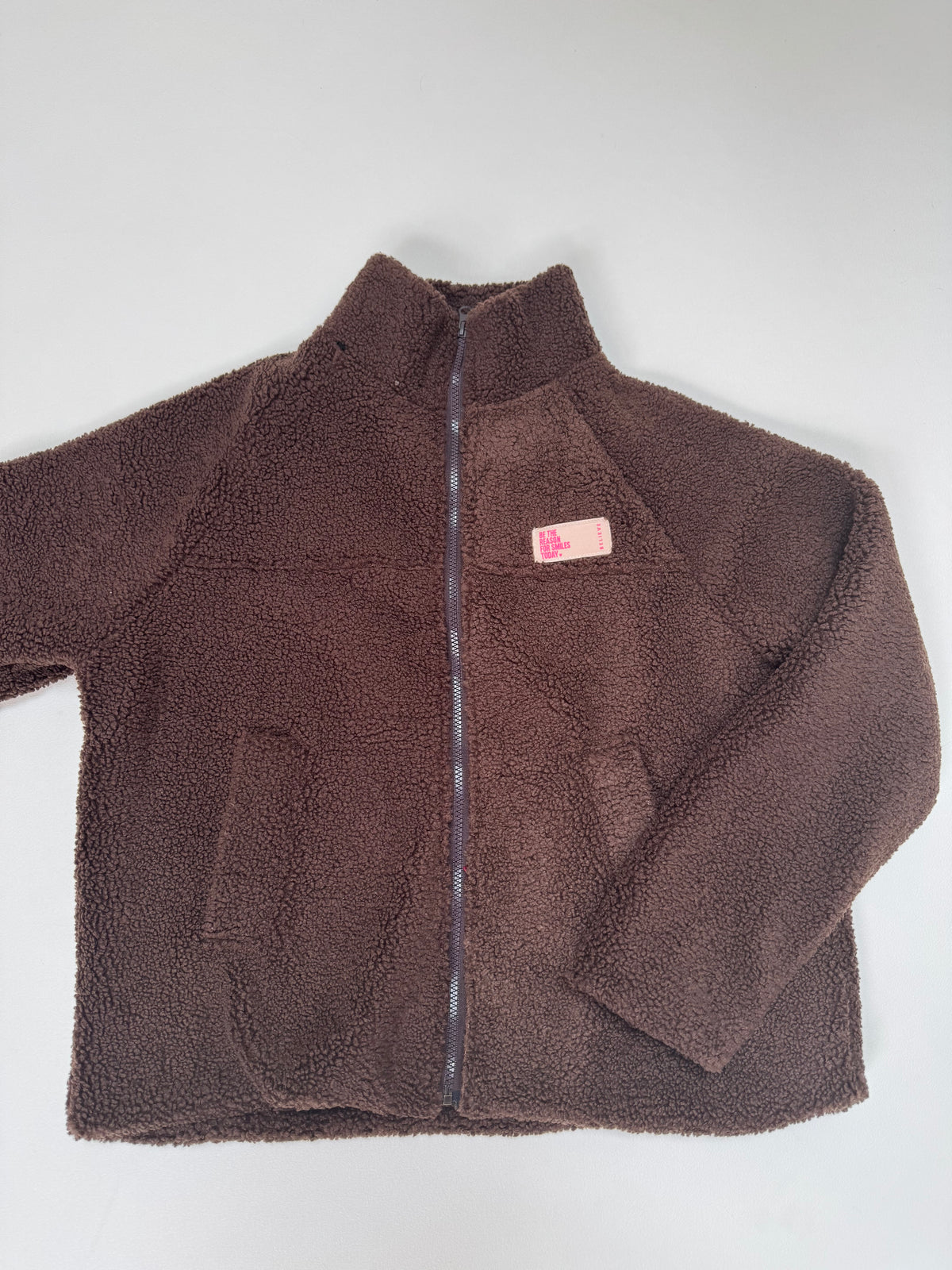 Kuschel Jacke mit Reißverschluss & Patch BE THE REASON FOR SMILES TODAY dark chocolate