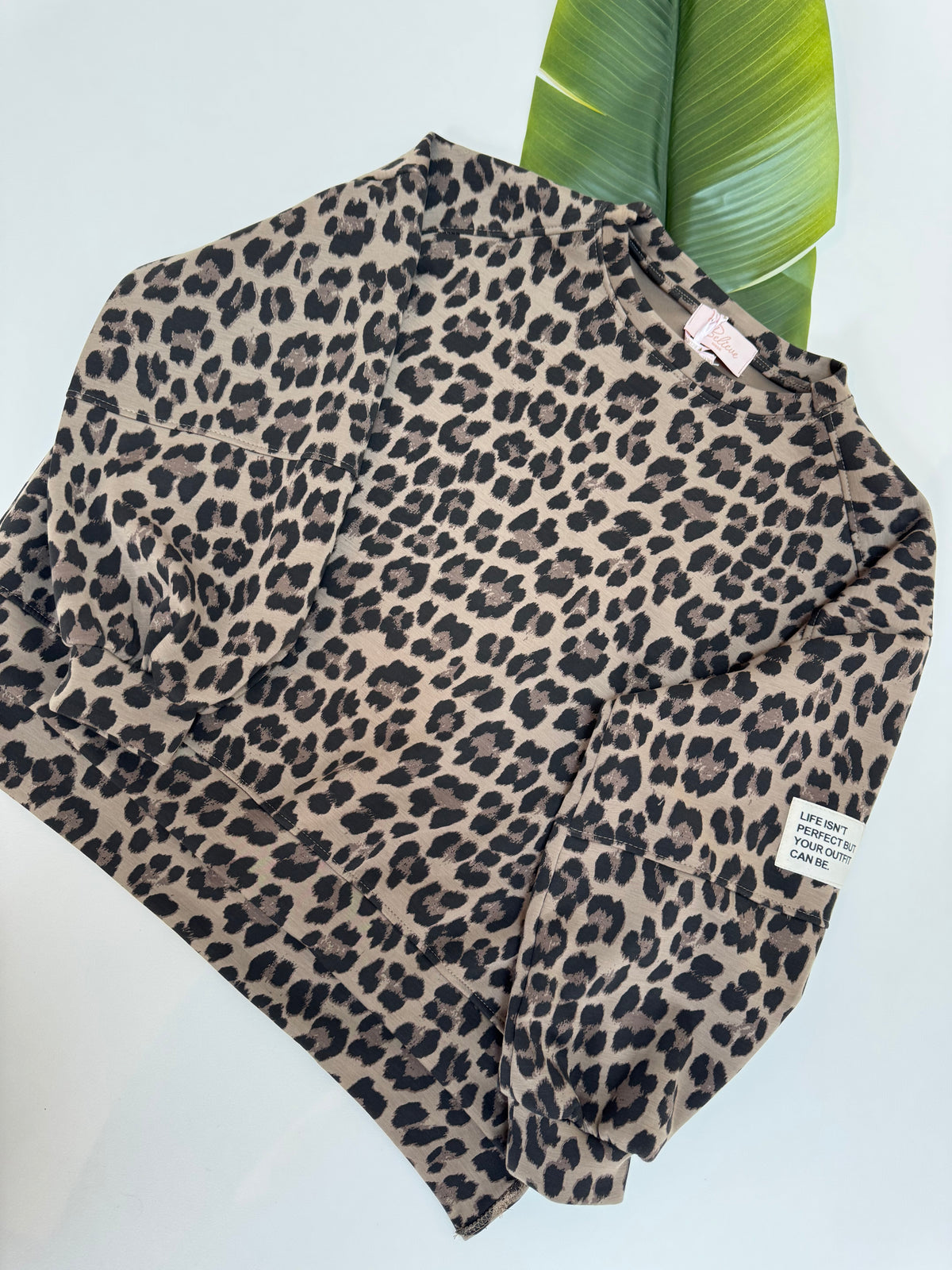 Butterstoff Sweater mit Patch am Ärmel camel LEO schwarz