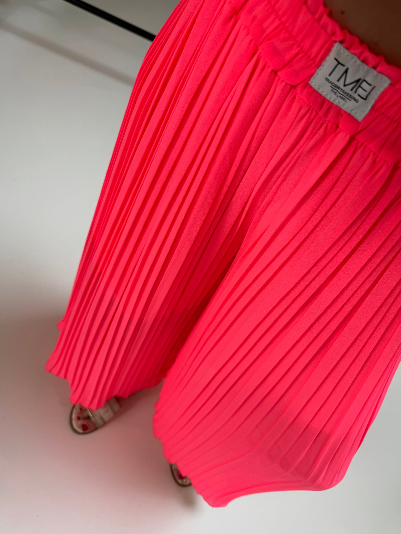 Signature Plisseehose hot pink mit Patch