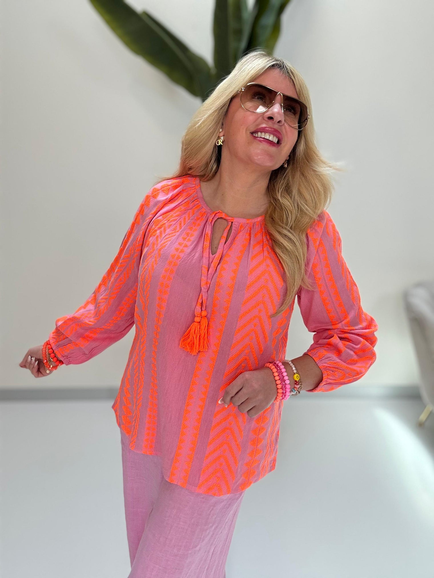 Bluse BOHO BASH rosa/orange mit Quastenbändchen