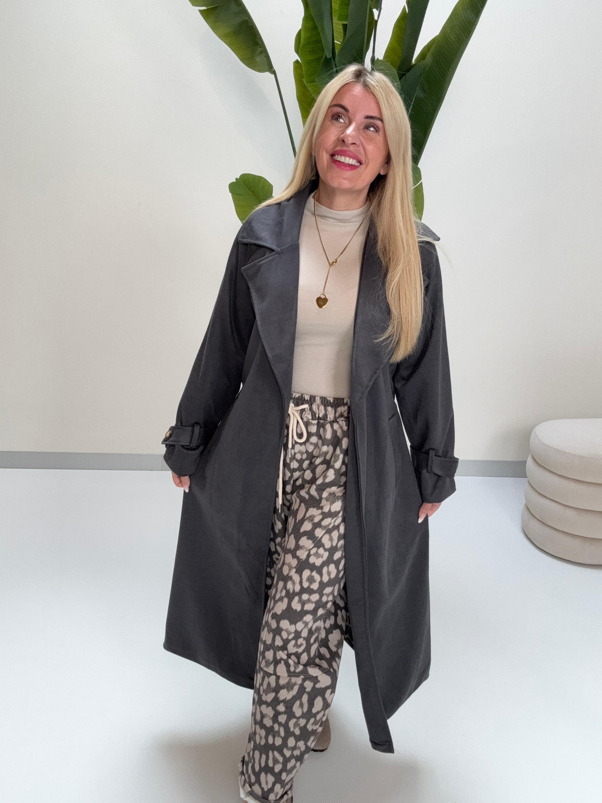 Velours Trenchcoat COZY KISS mit LEO Innenfutter dark grey