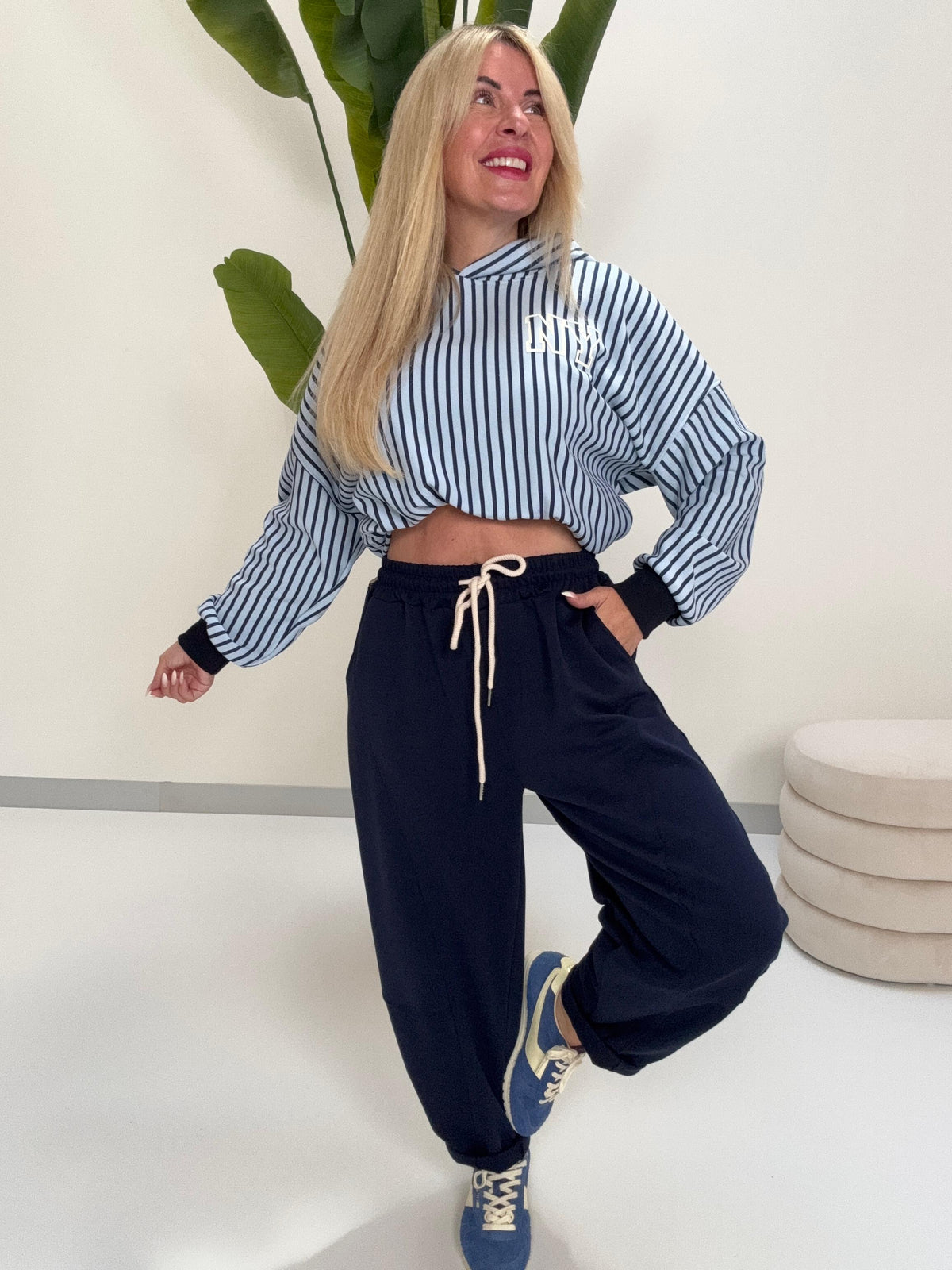 Stylische Barrel Hose COZY MYSTIQUE mitternachtsblau mit Tunnelzug