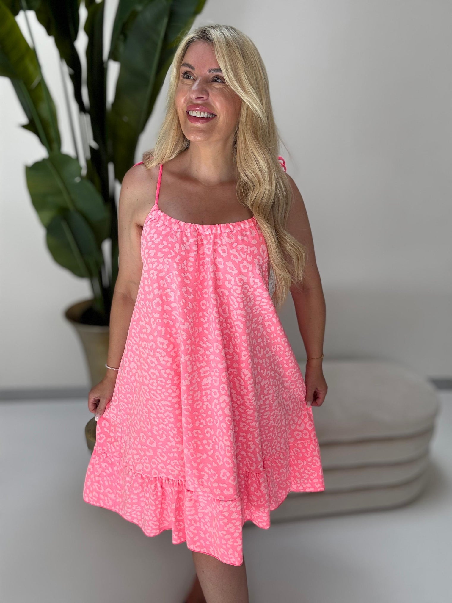 Sommer Kleid kurz mit verstellbaren Trägern pink LEO LOVER hellrosa