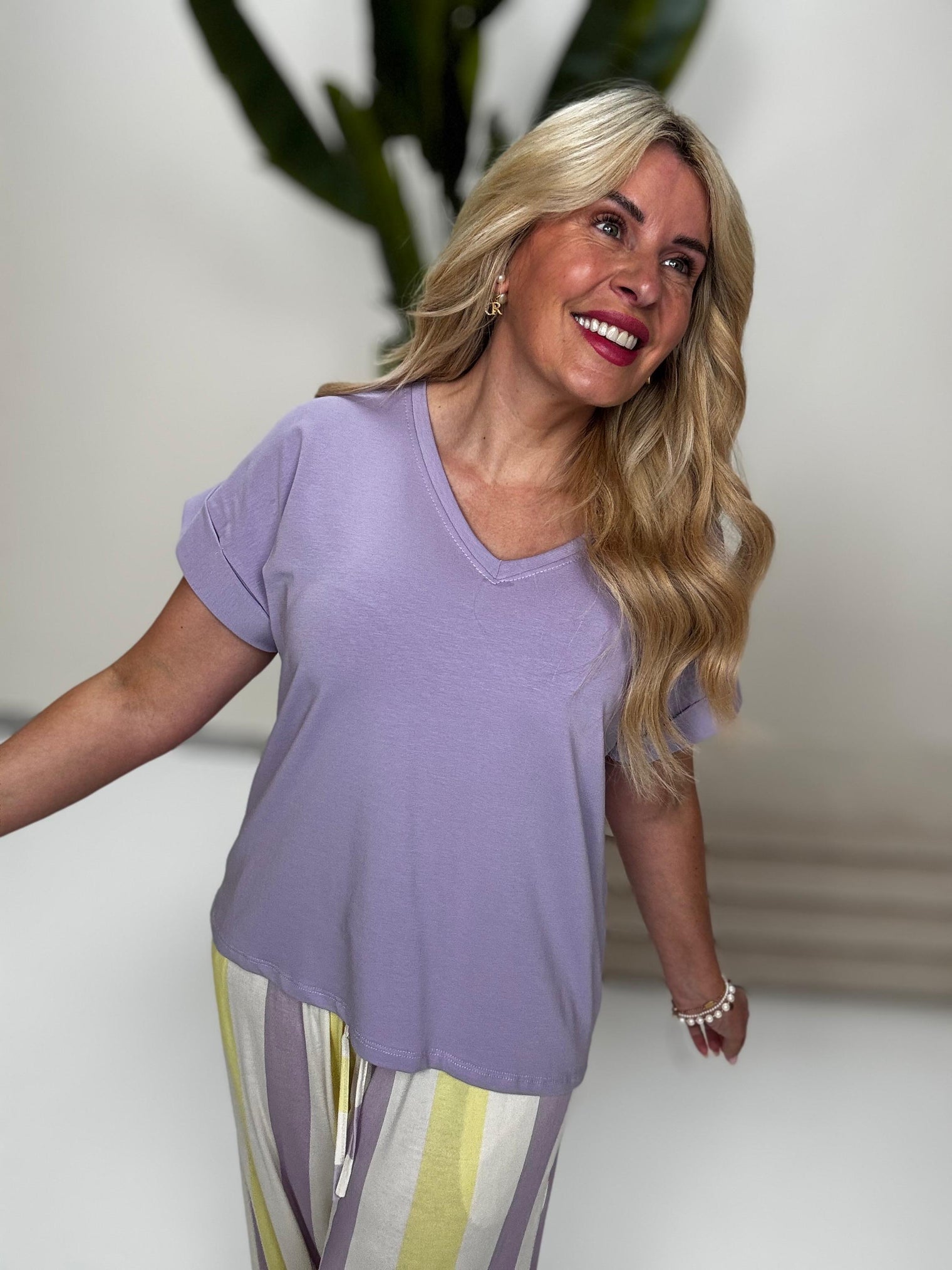 Basic Shirt KEEP IT SIMPLE mit V-Ausschnitt flieder