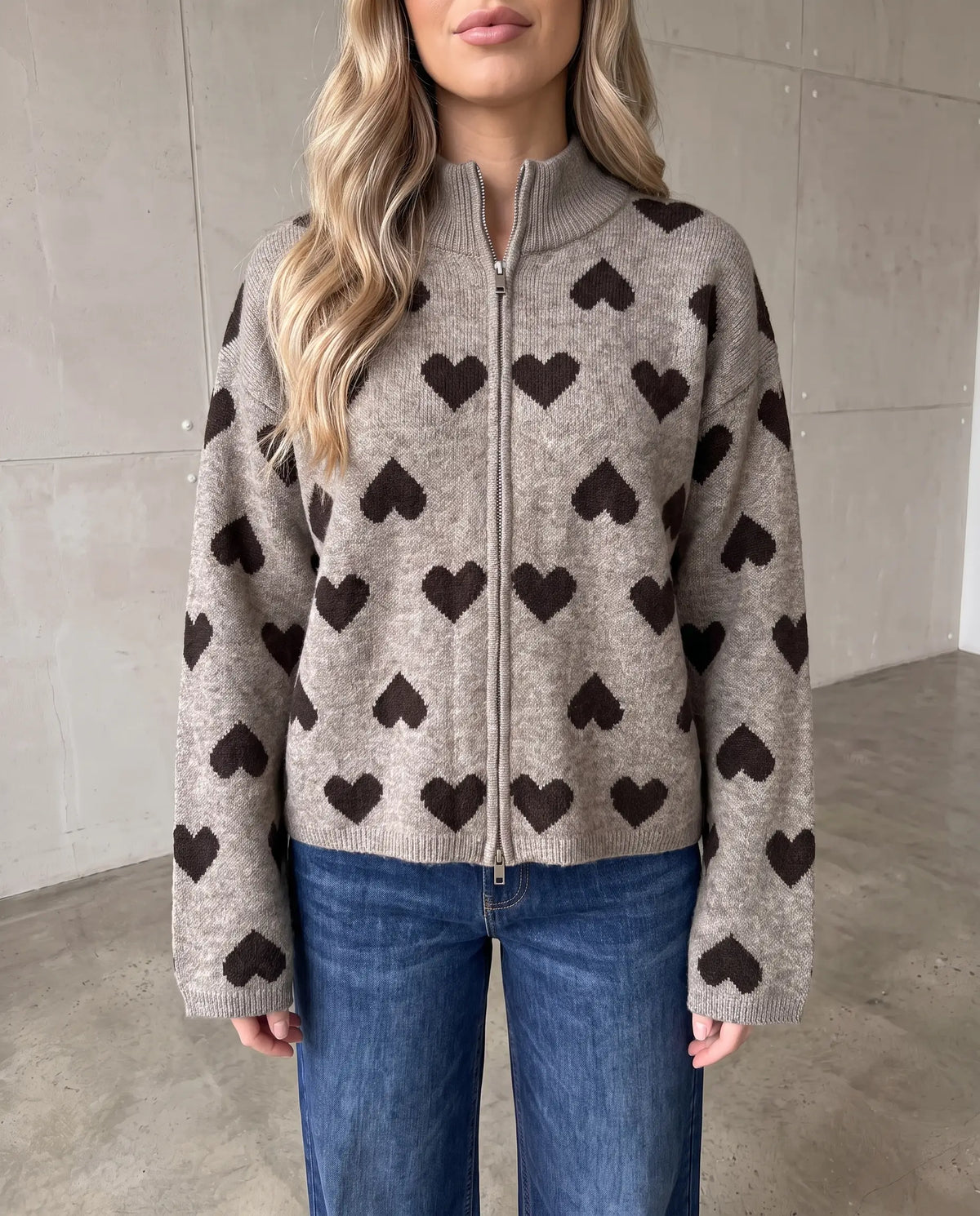 Zipper Strickjacke mit Herzchen stone/braun