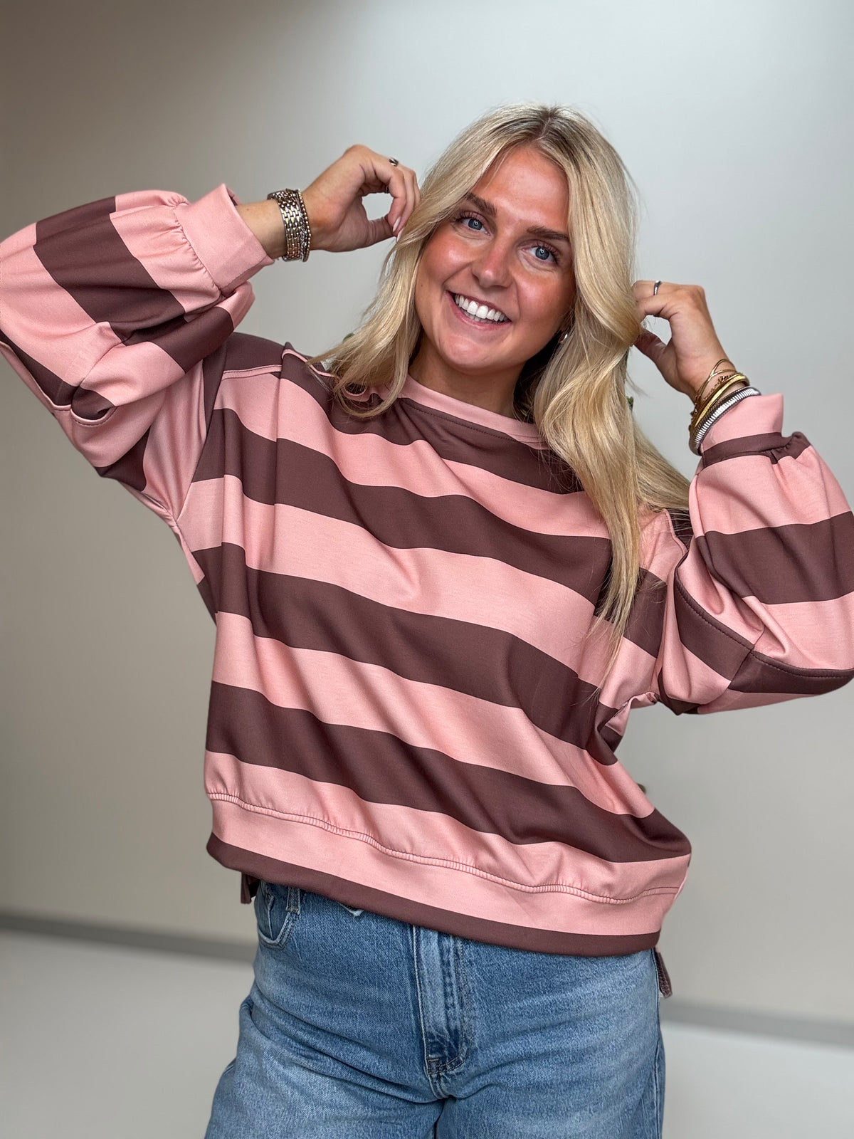 Butterstoff Sweater mit Patch am Ärmel BIG STRIPES soft Peach/coffee