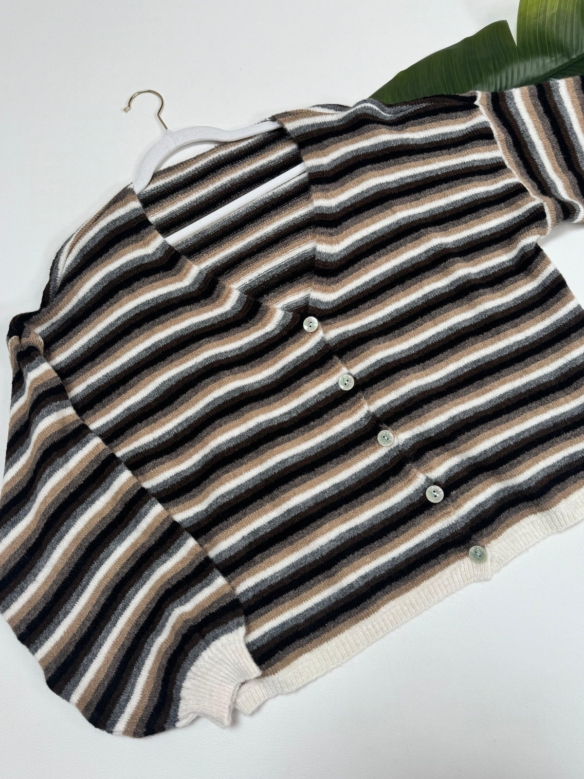Kuschel Strickjacke mit Knopfleiste schwarz/grau/weiß/camel