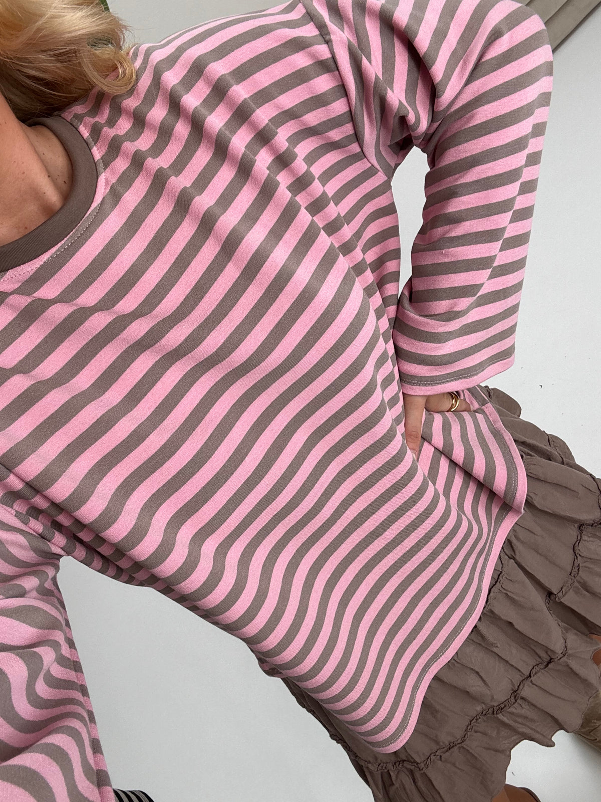 Longsleeve mit leicht ausgestelltem Ärmel STRIPES taupe/rosa