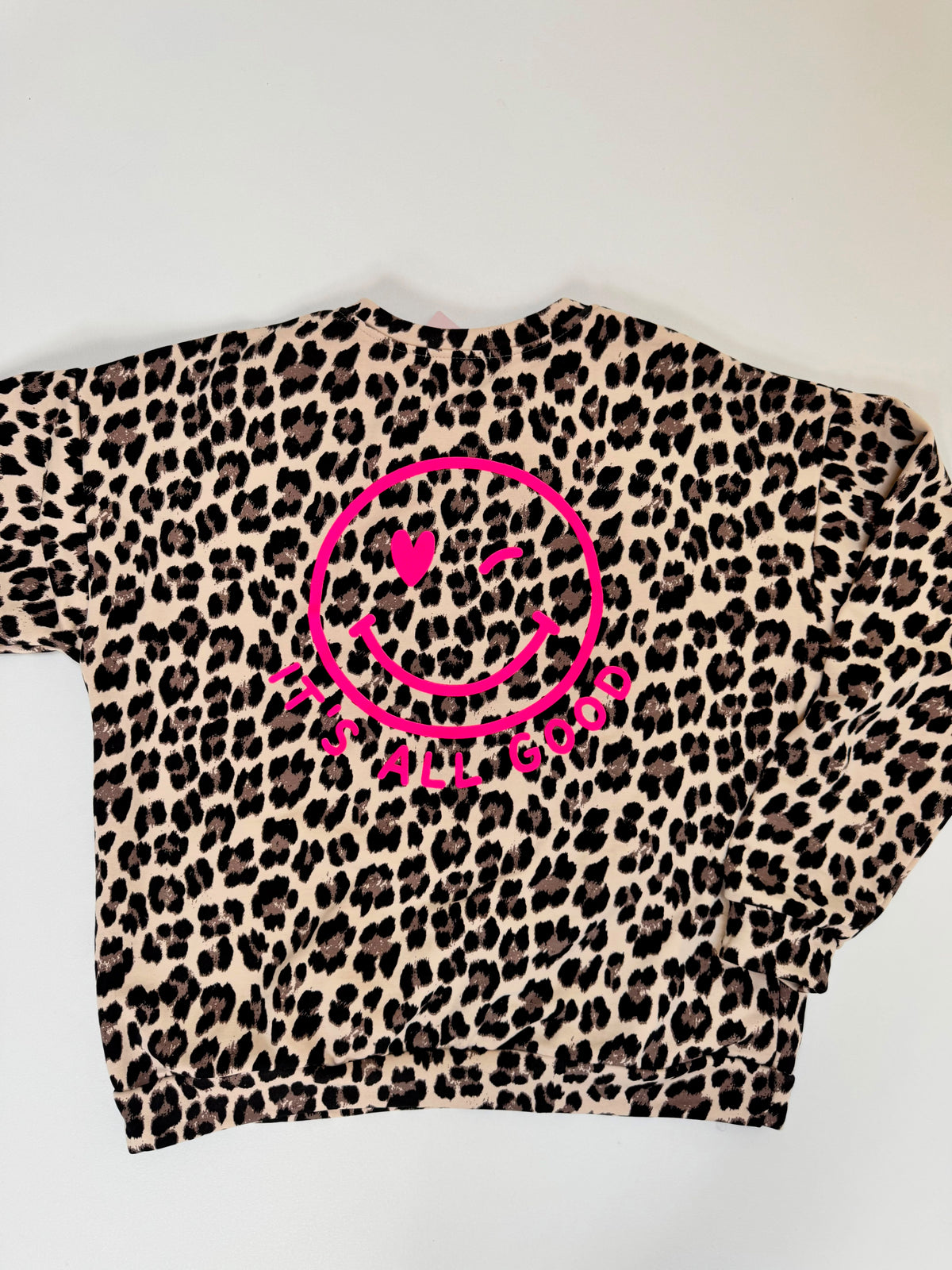 Oversize Sweater beige Leo ITS ALL GOOD pink mit Rückenprint