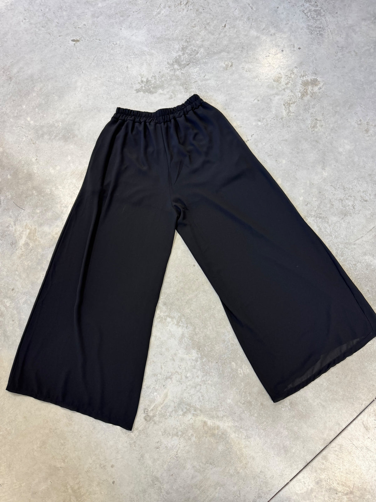 Luftige Hose mit transparentem Bein Schwarz