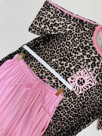 Statement Shirt leo LE SOLEIL ROSA mit seitlichen Streifen