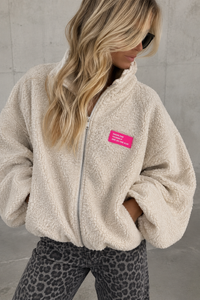 Kuschel Jacke mit Reißverschluss & Patch DRESS FOR YOURSELF beige