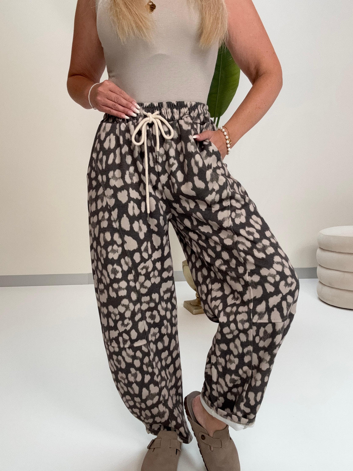 Stylische Barrel Hose LEO MYSTIQUE greige/grau mit Tunnelzug