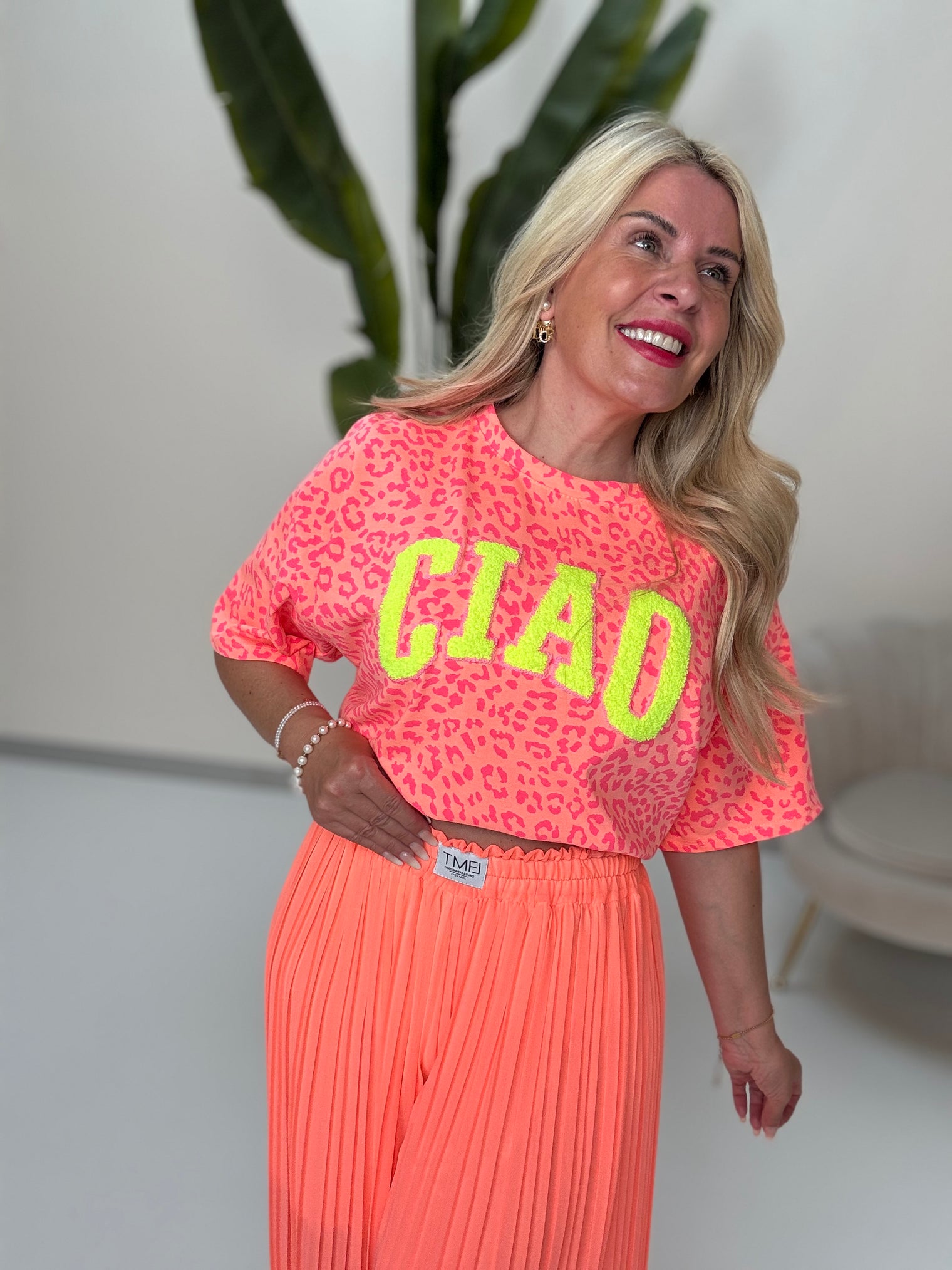 Statement Sweatshirt peach/pink CIAO LEO gelb