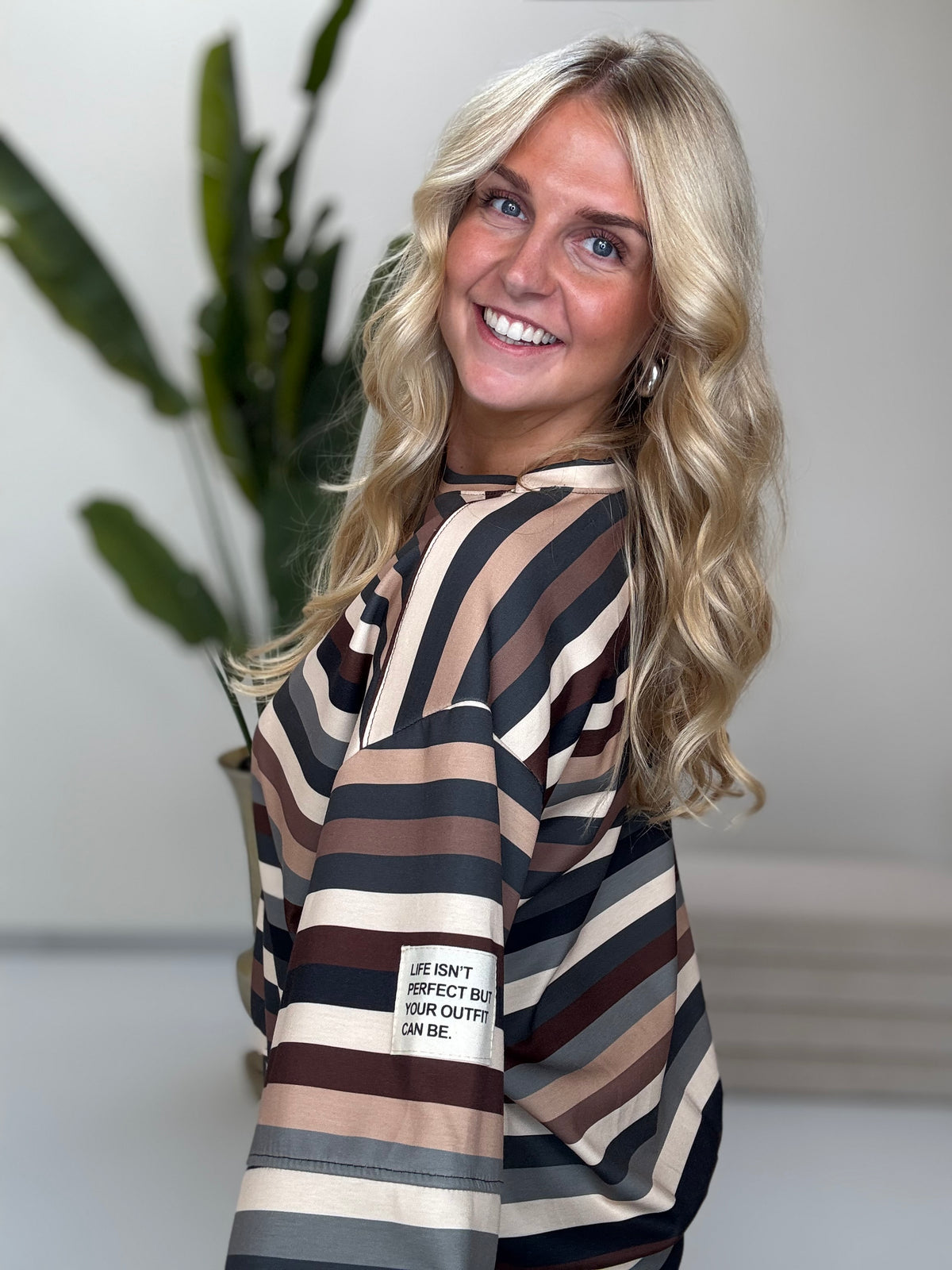 Butterstoff Sweater mit Patch am Ärmel SMALL STRIPES schwarz/braun/beige/creme/grau