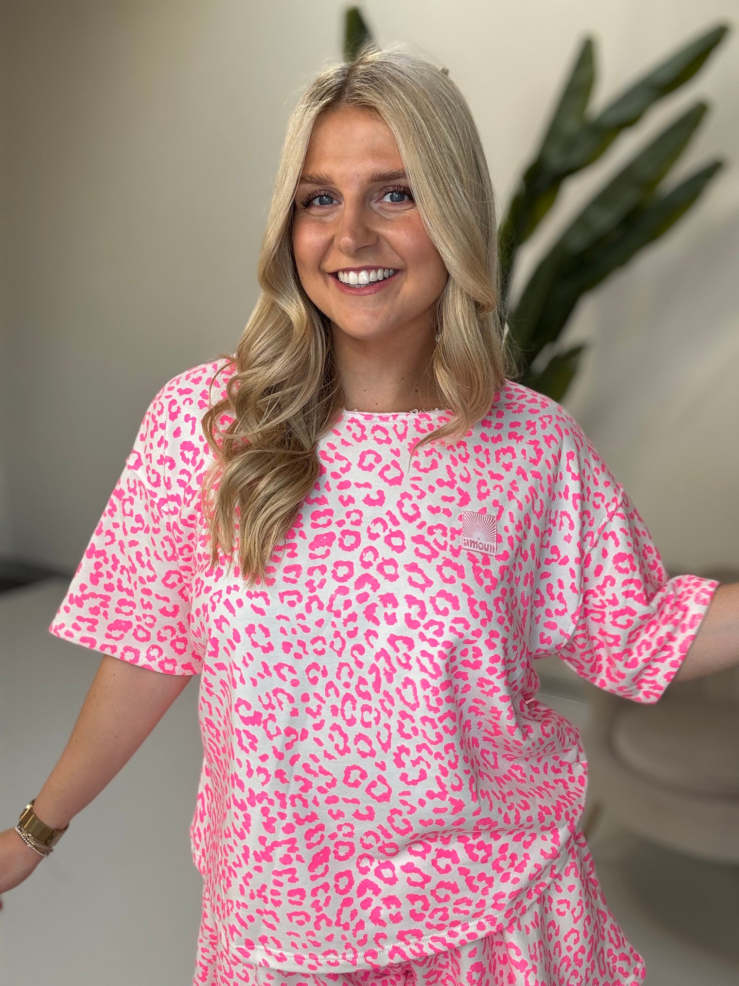 Shirt kurzarm weiß LEO LOVER AMOUR pink mit Patch