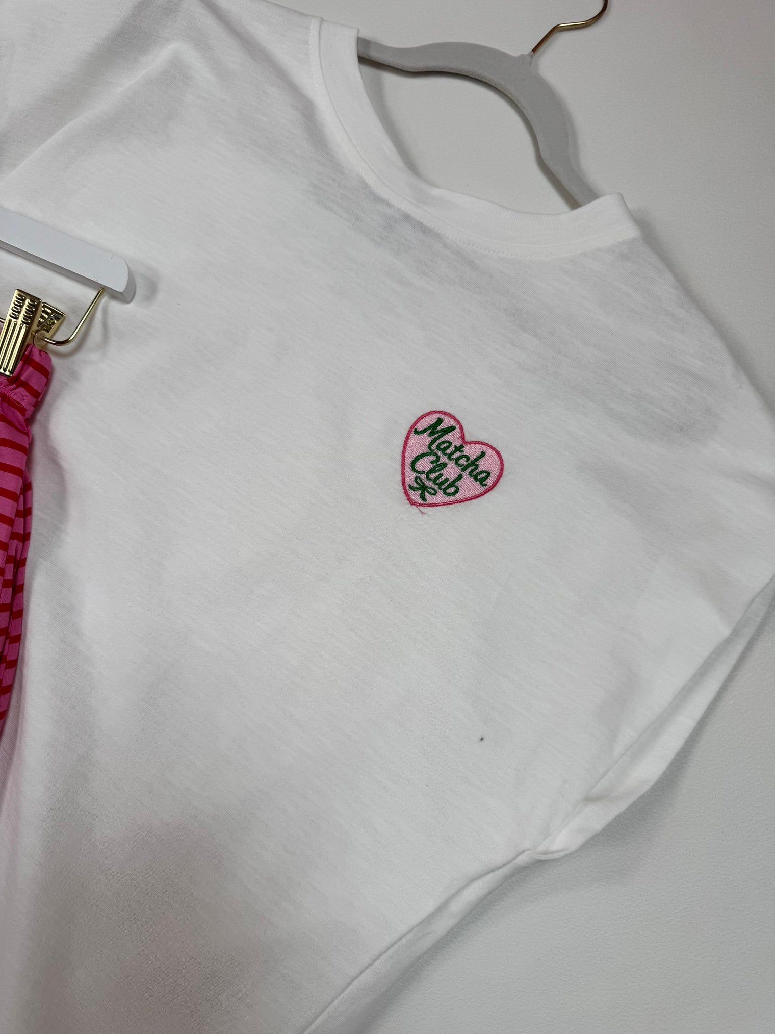 Statement Shirt weiß MATCHA CLUB mit gesticktem Herz