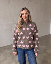 Zipper Strickjacke mit Herzchen taupe/rosa