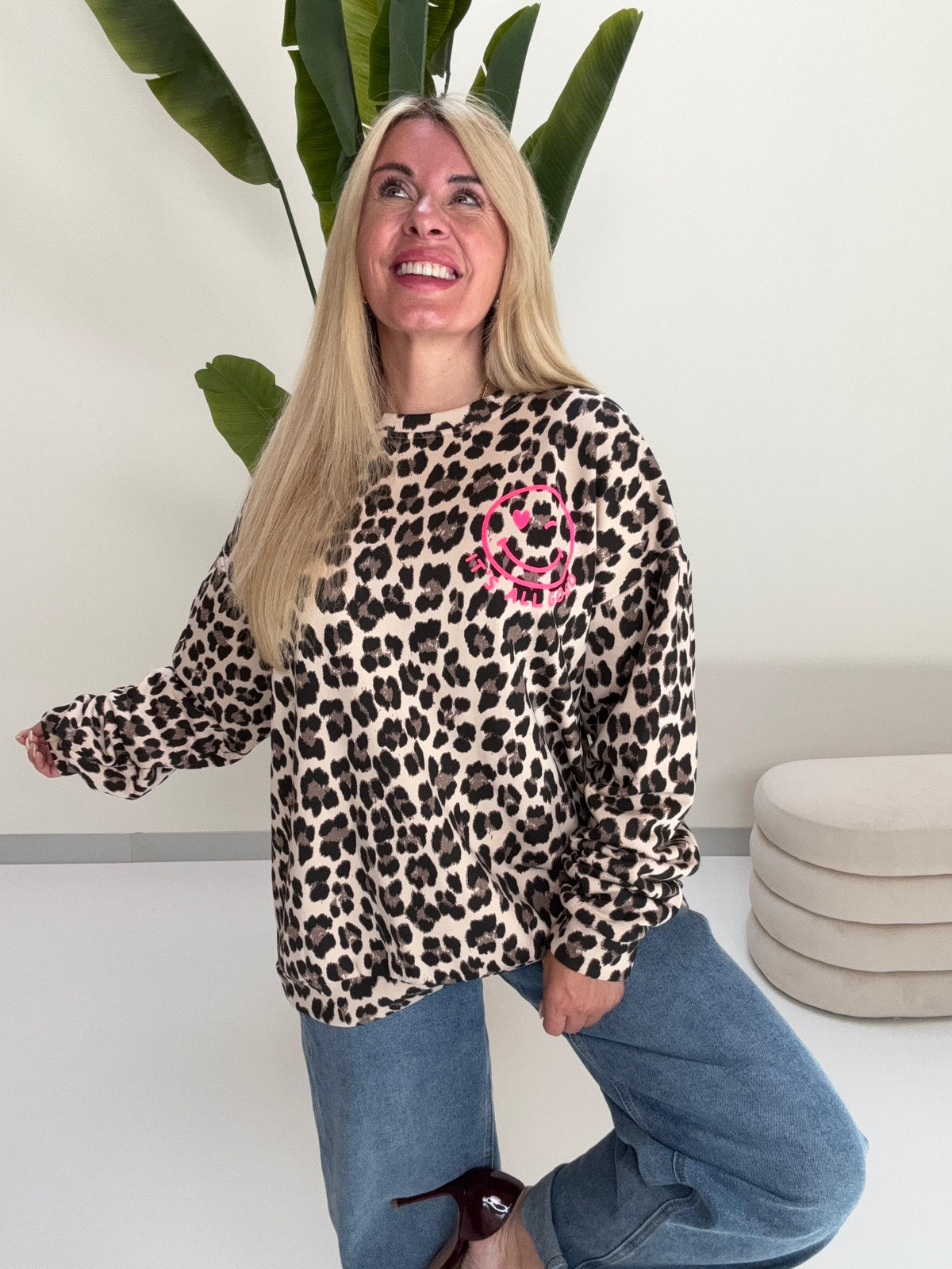 Oversize Sweater beige Leo ITS ALL GOOD pink mit Rückenprint