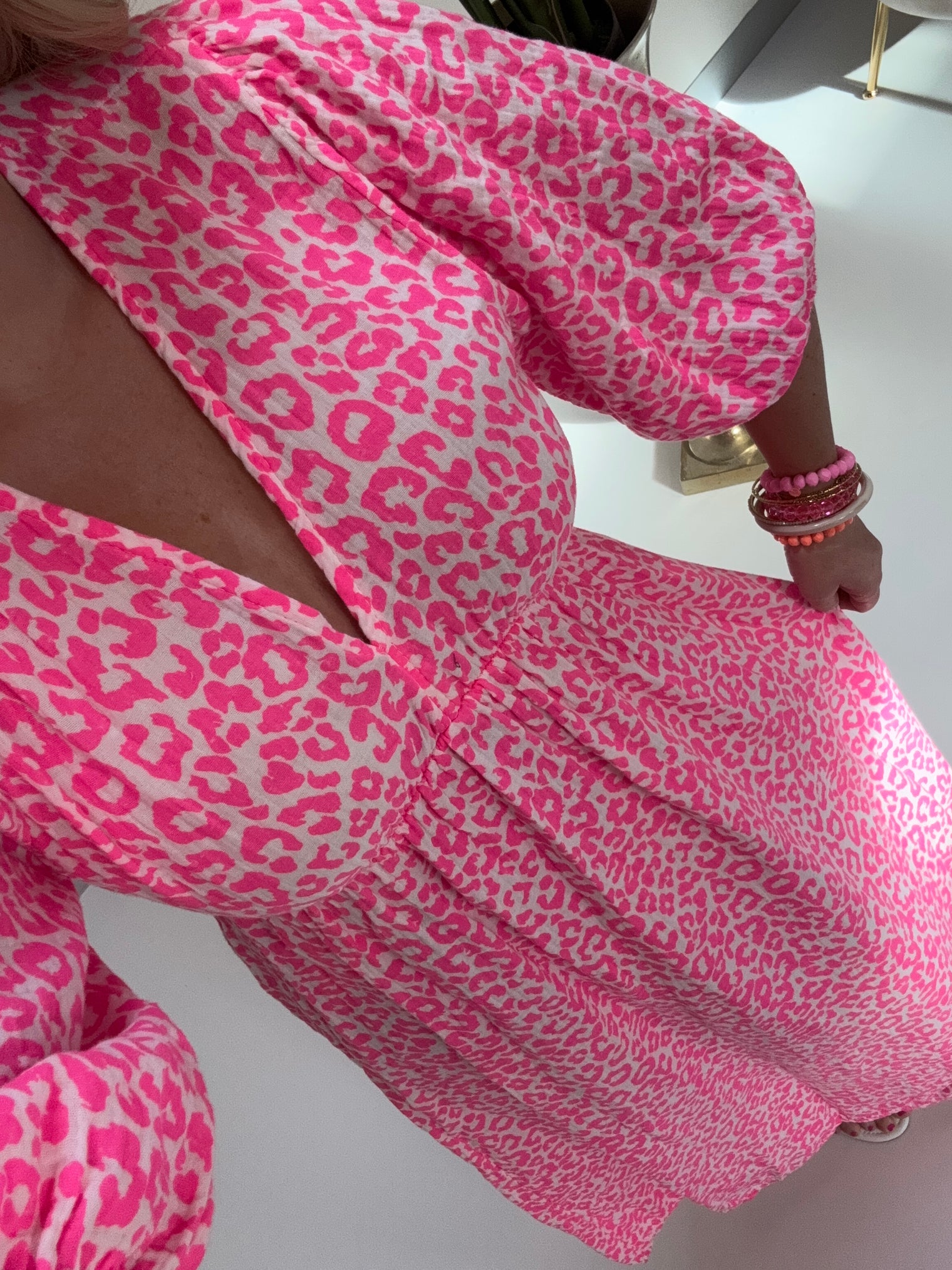 Signature Musselin Kleid weiß Hot rosa