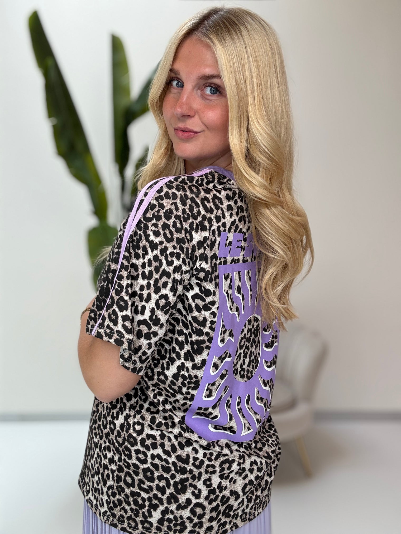 Statement Shirt leo LE SOLEIL FLIEDER mit seitlichen Streifen