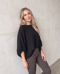Feinstrickpullover im Fledermausschnitt mit weiten Ärmeln schwarz