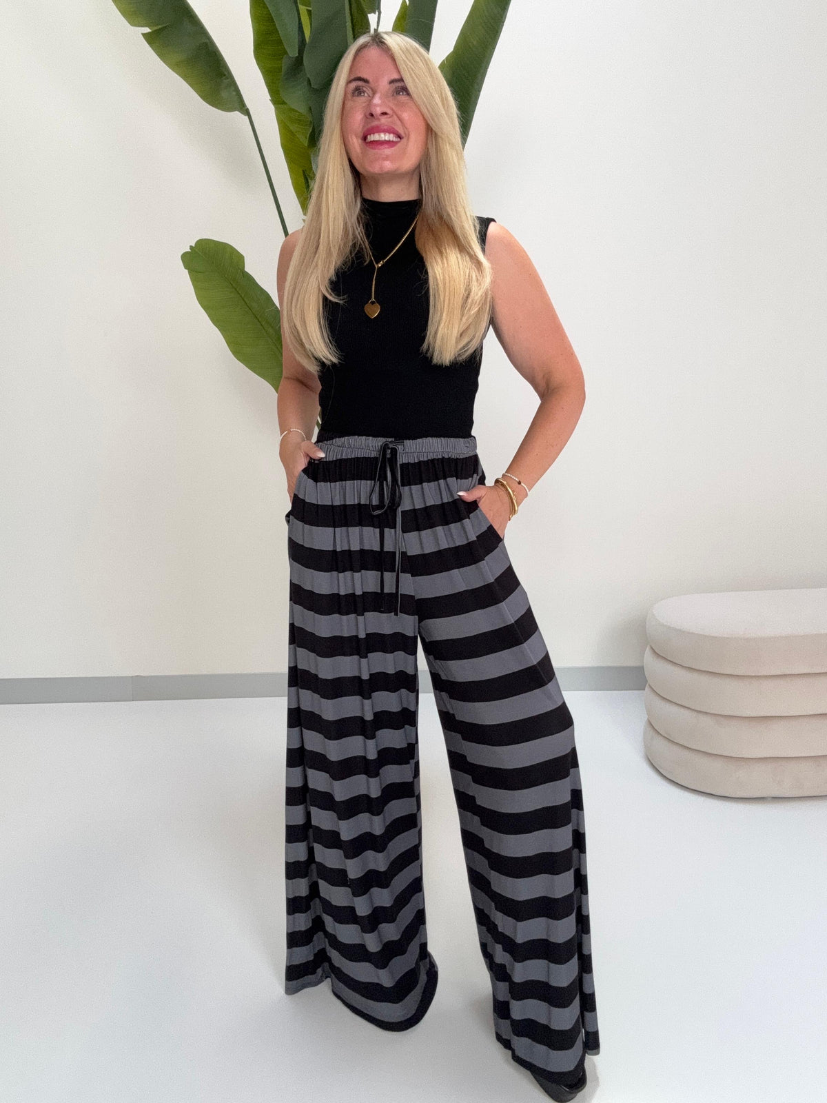 Butterstoff Hose BIG STRIPES stone grey/schwarz