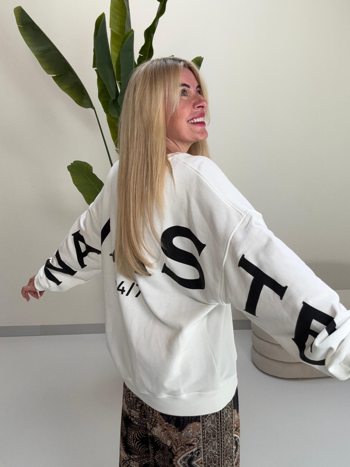 Sweater mit Rückenprint NAMASTE weiß